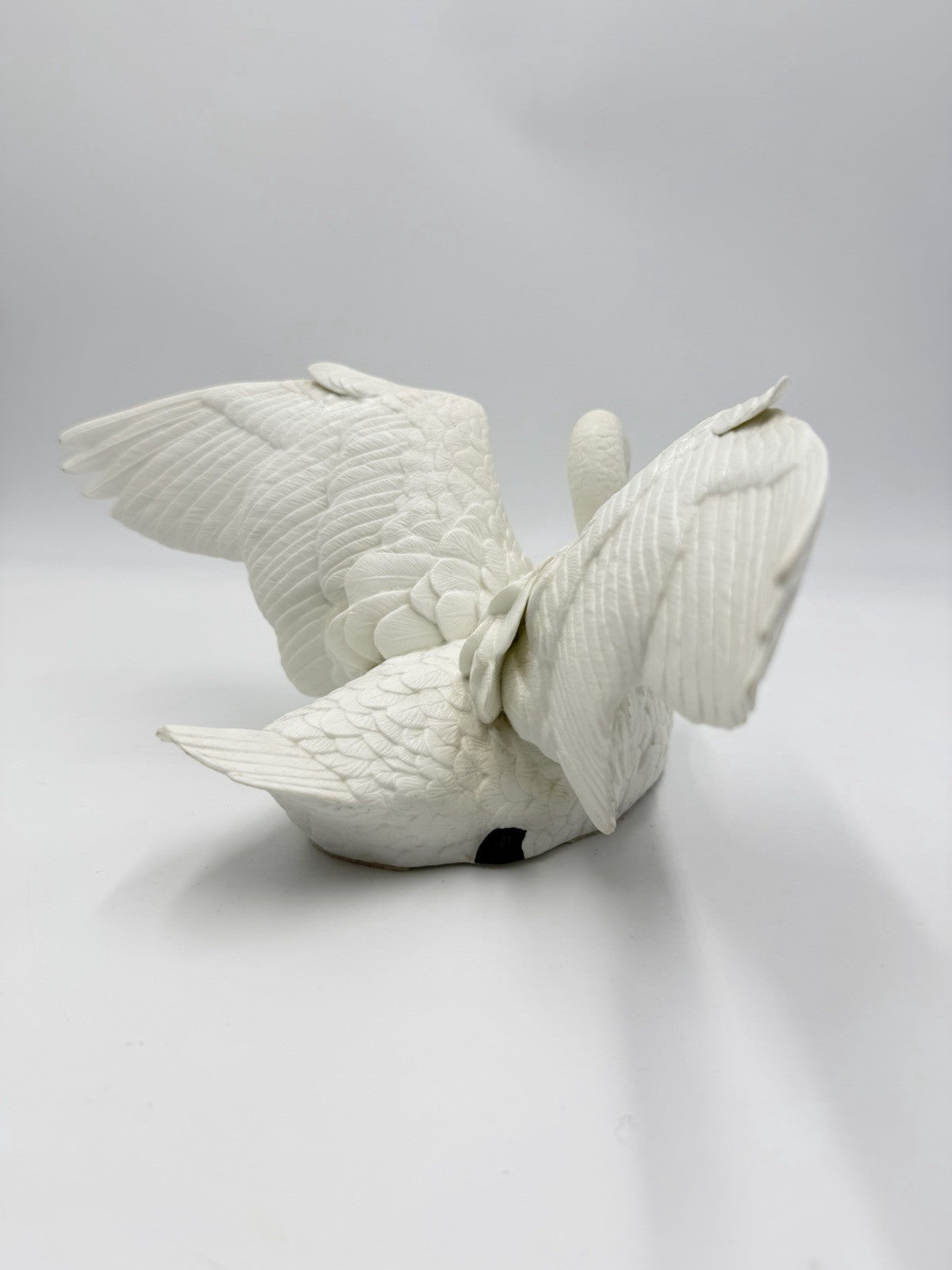 Lenox Fine Porcelain The Magestic Swan White Signed Figurine 5”Hx 10”Wx7”L Rare