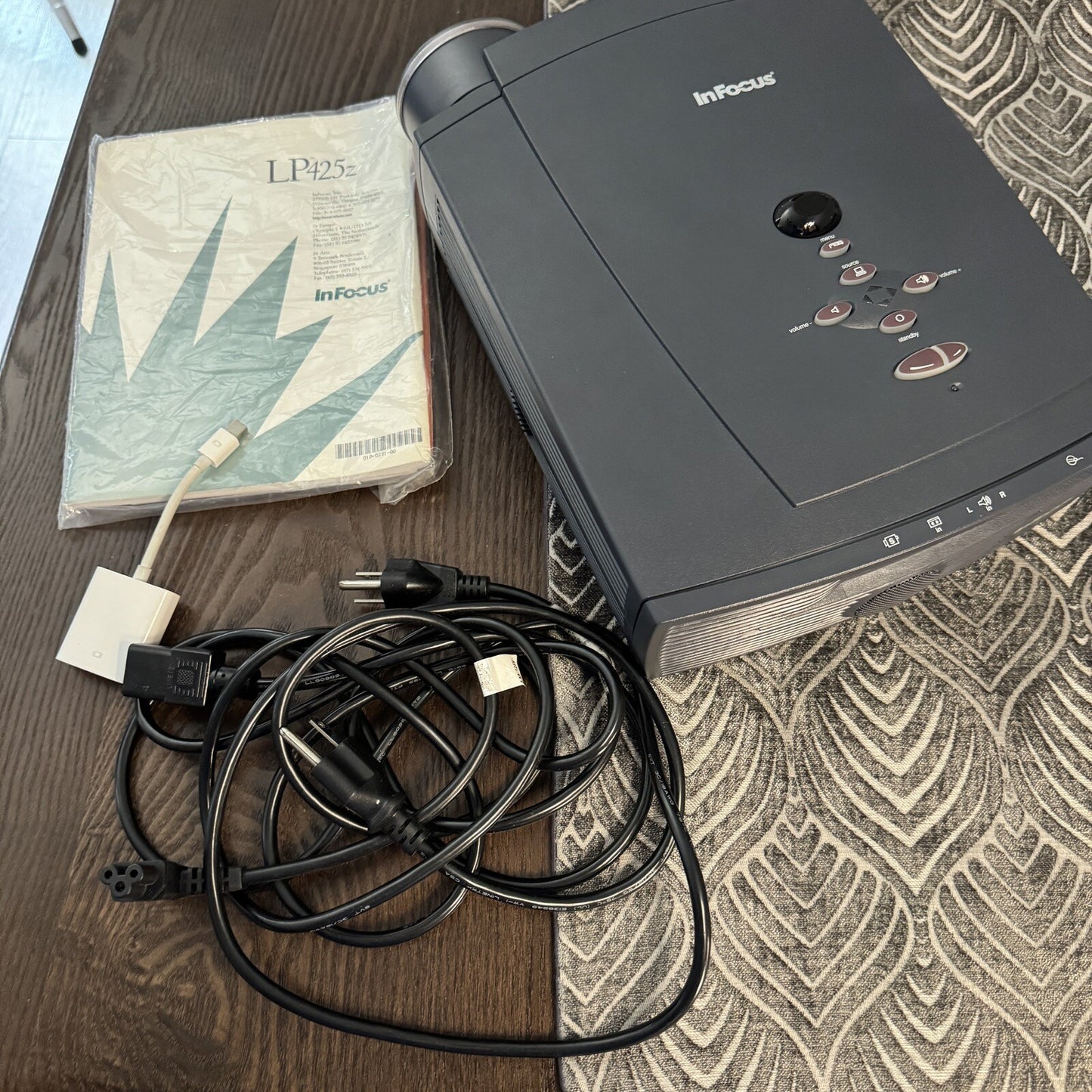 InFocus LP425Z Digital Video Projector Portable Carrying Case Working