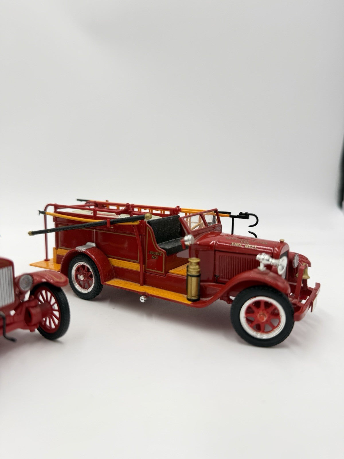 Signature Models 1928 DieCast REO Fire Engine Red 1/32 &Chicago Fire dept 2 Pcs