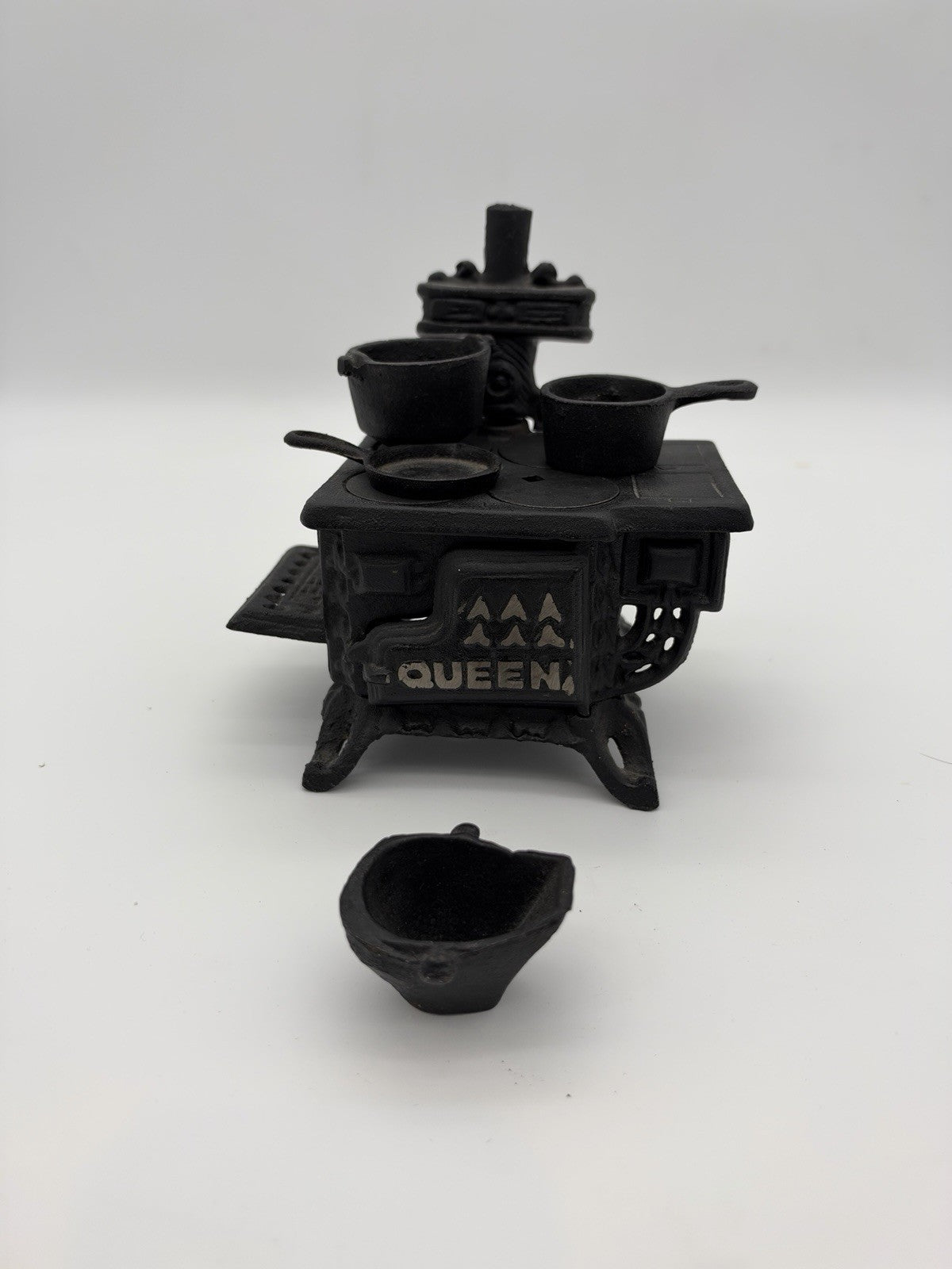 Vintage Queen Cast Iron Toy Cook Stove Oven w/ Mini Pots & Pans Set 1950