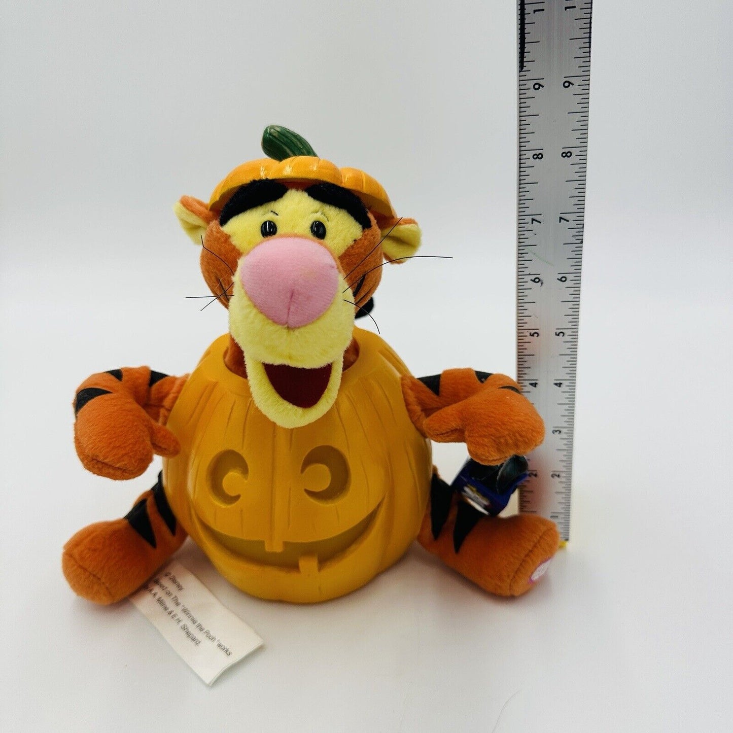 Disney’s Gemmy Tigger in Halloween Pumpkin Animated Sings Moves 9in VTG Works