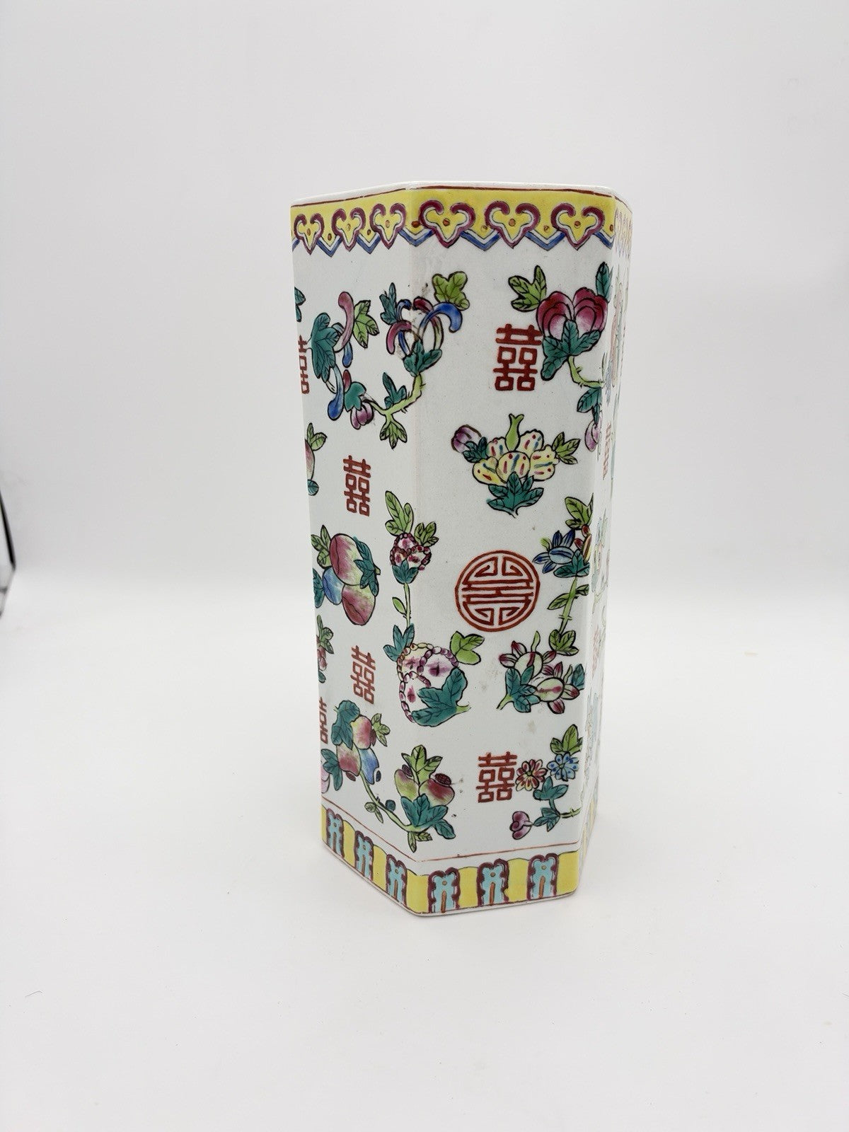 Antique Chinese hexagonal brush Porcelain Da Qing Tongzhi Nian Zhi Peaches Vase