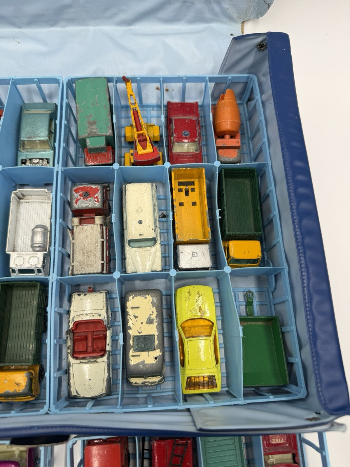 Vintage 1968 Official Lesney Matchbox Deluxe Collector Case Full Of Lesney Cars
