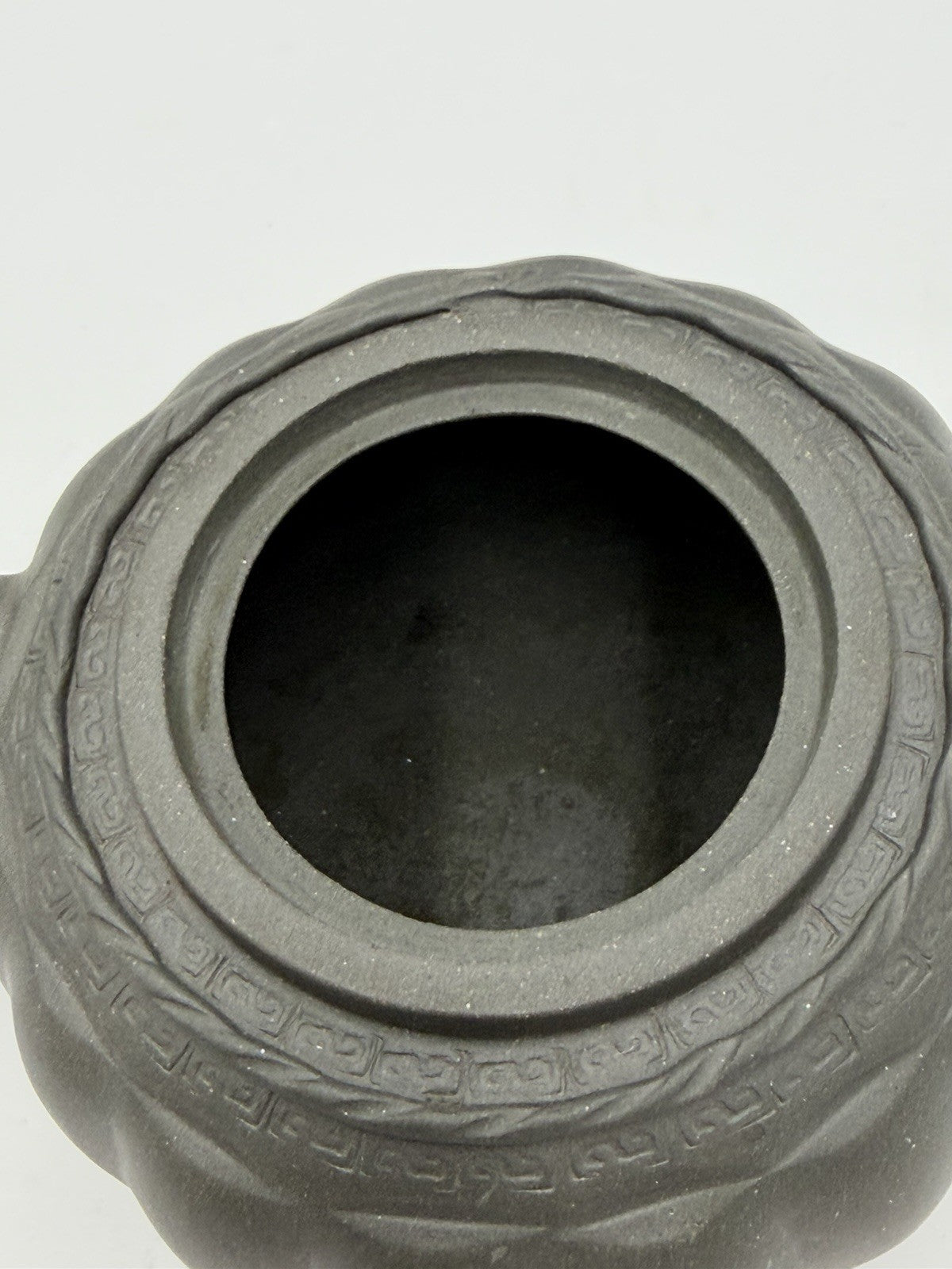 Chinese Yixing zisha clay teapot with ribbed pumpkin body & decorative lid Vtg