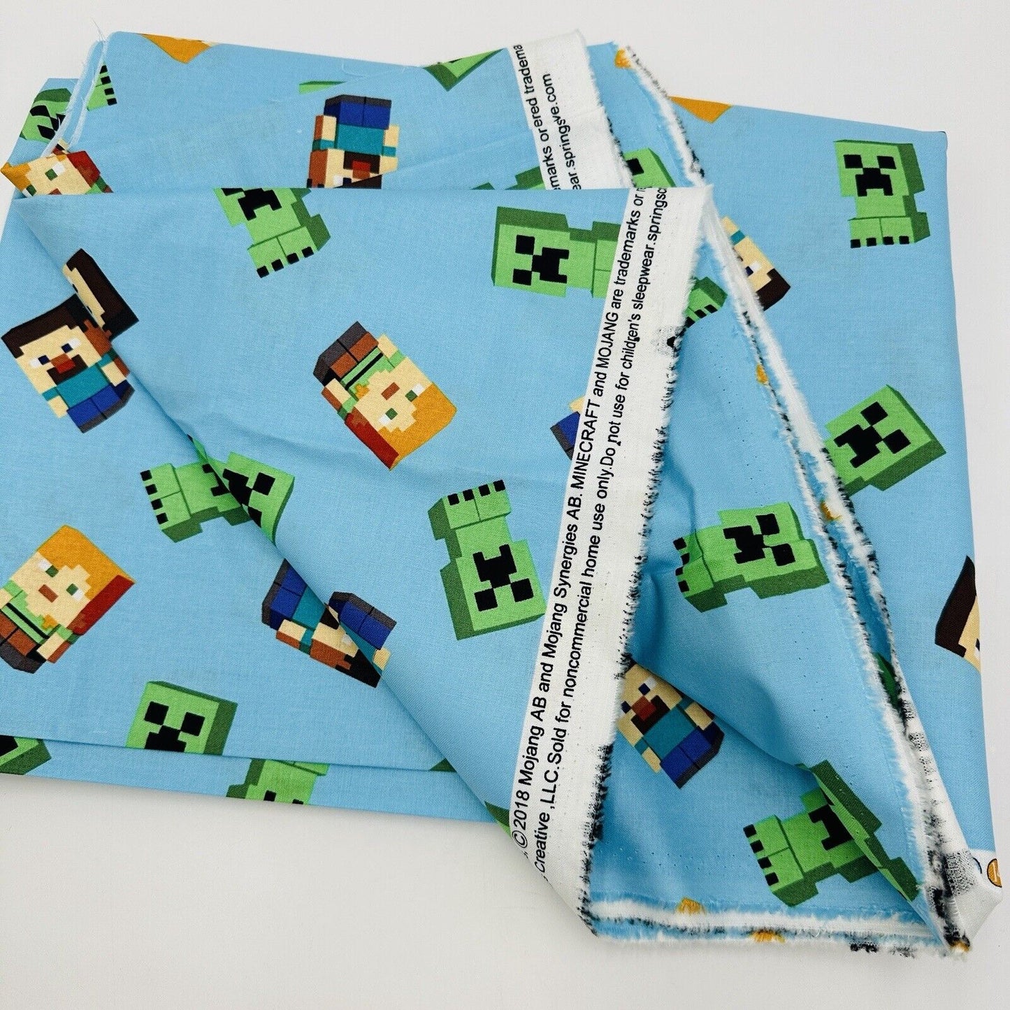 Minecraft Fabric Friends 2018 Mojang AB and Mojang Synergies AB Cotton 3.14Y L