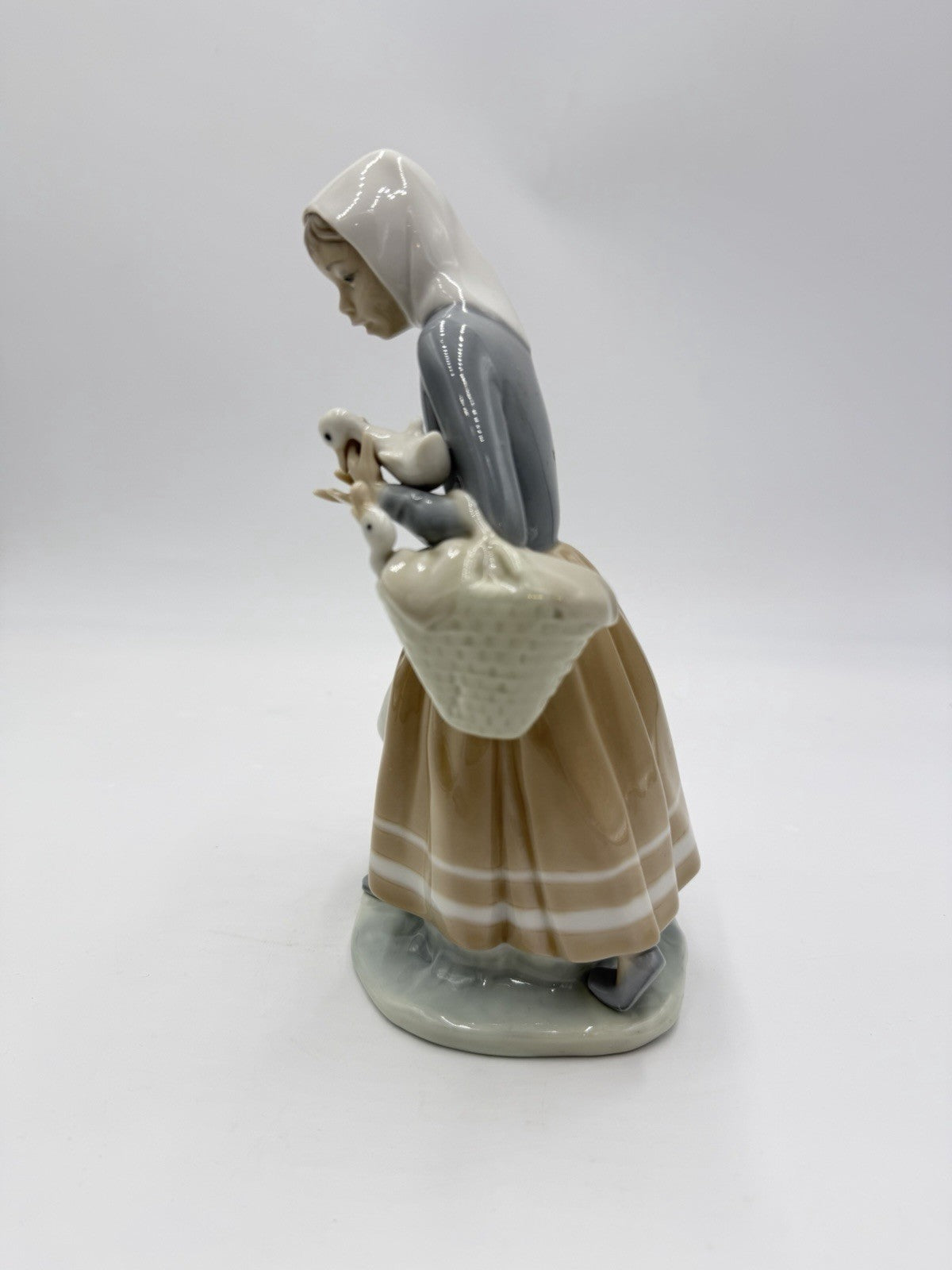 Lladro Spain Porcelain  Girl W/ Geese Retired By Vicente Martinez 9" Figurine