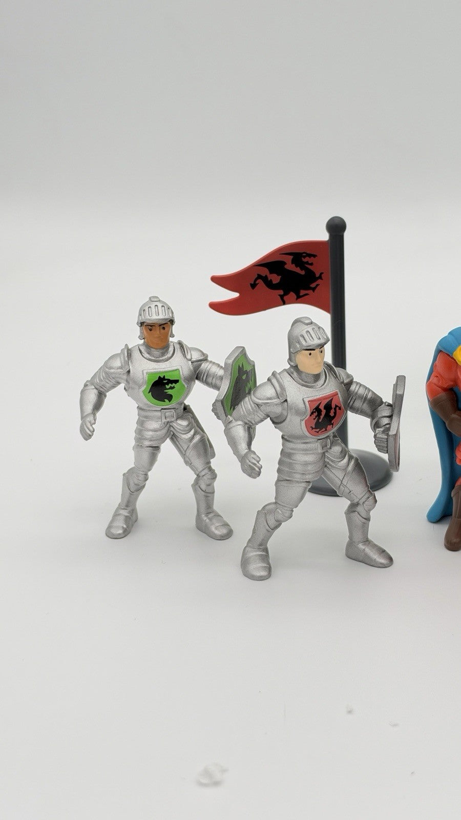 Lakeshore Learning Royal Kingdom 12 PCs Wizard Dragon King Queen Soldier Figurin