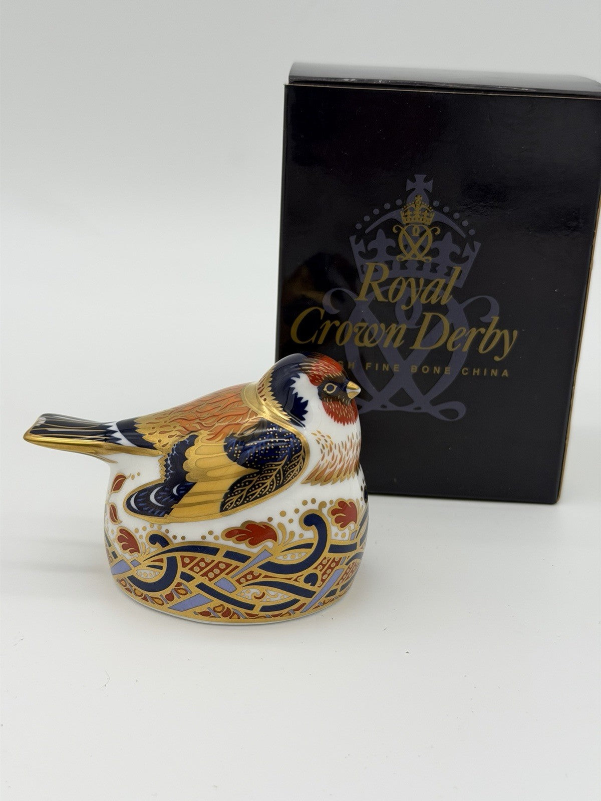 Royal Crown Derby Nesting Goldfinch Paperweight England Porcelain Gold Stopper