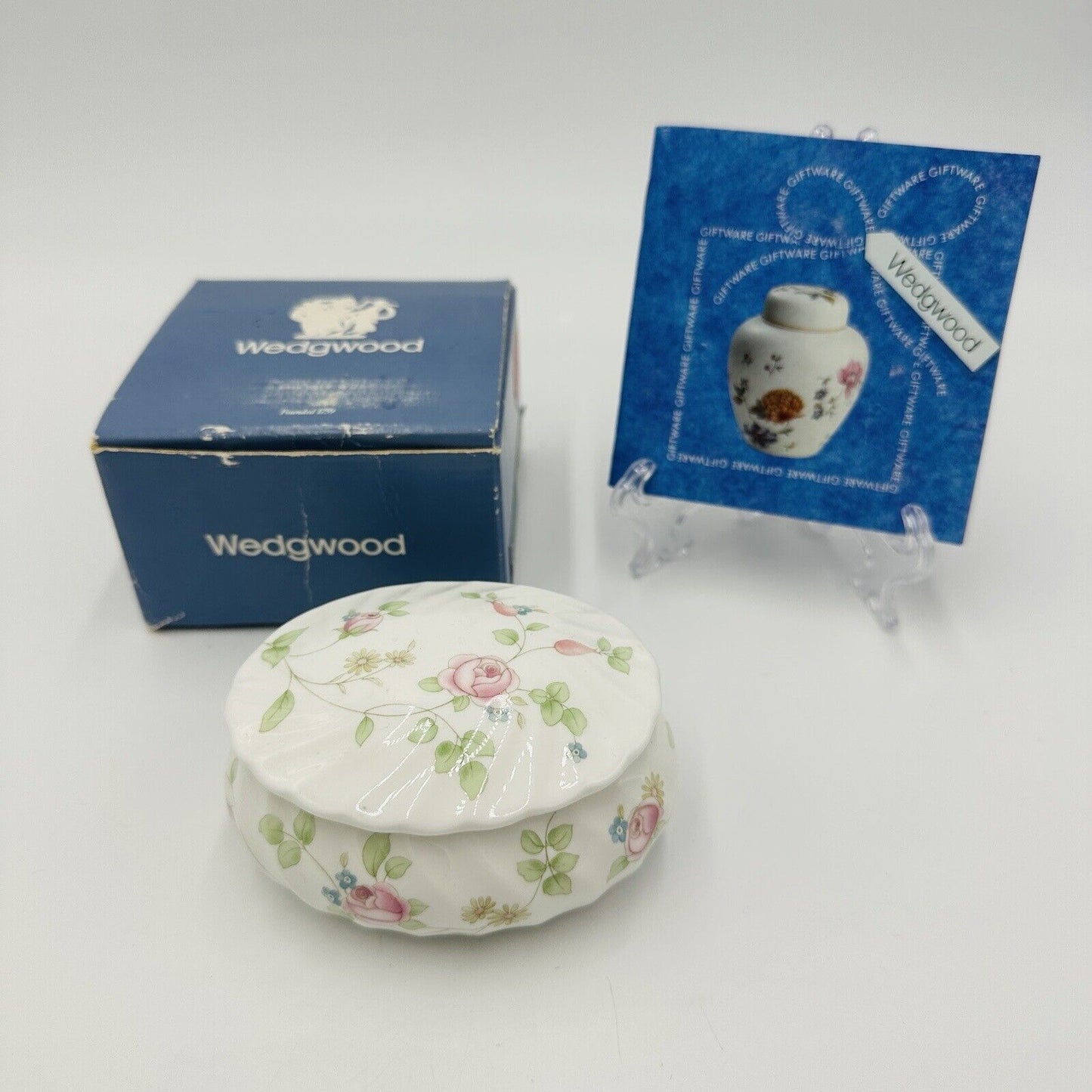 Wedgwood Rosehip 4in Trinket Ring Box Vanity Bone China Floral England Vintage