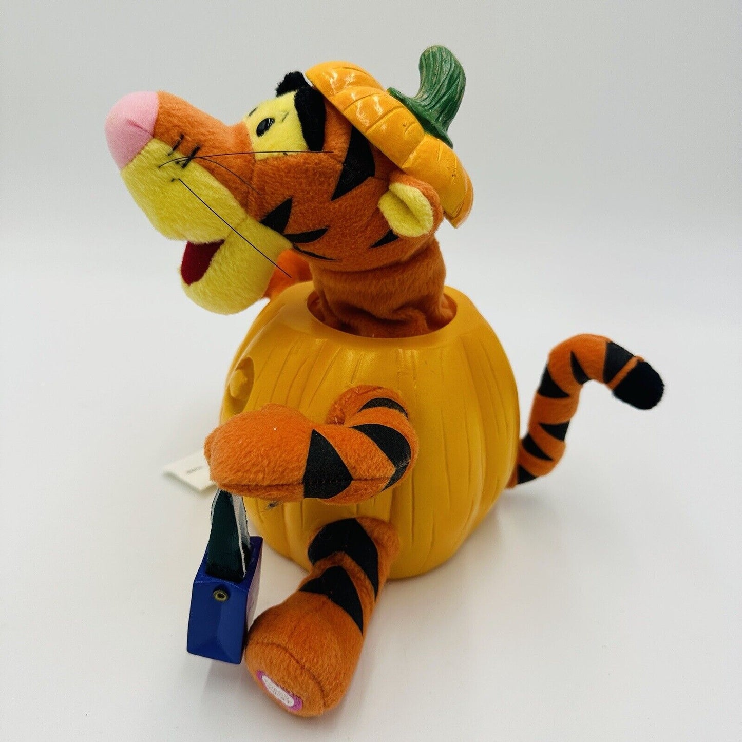 Disney’s Gemmy Tigger in Halloween Pumpkin Animated Sings Moves 9in VTG Works