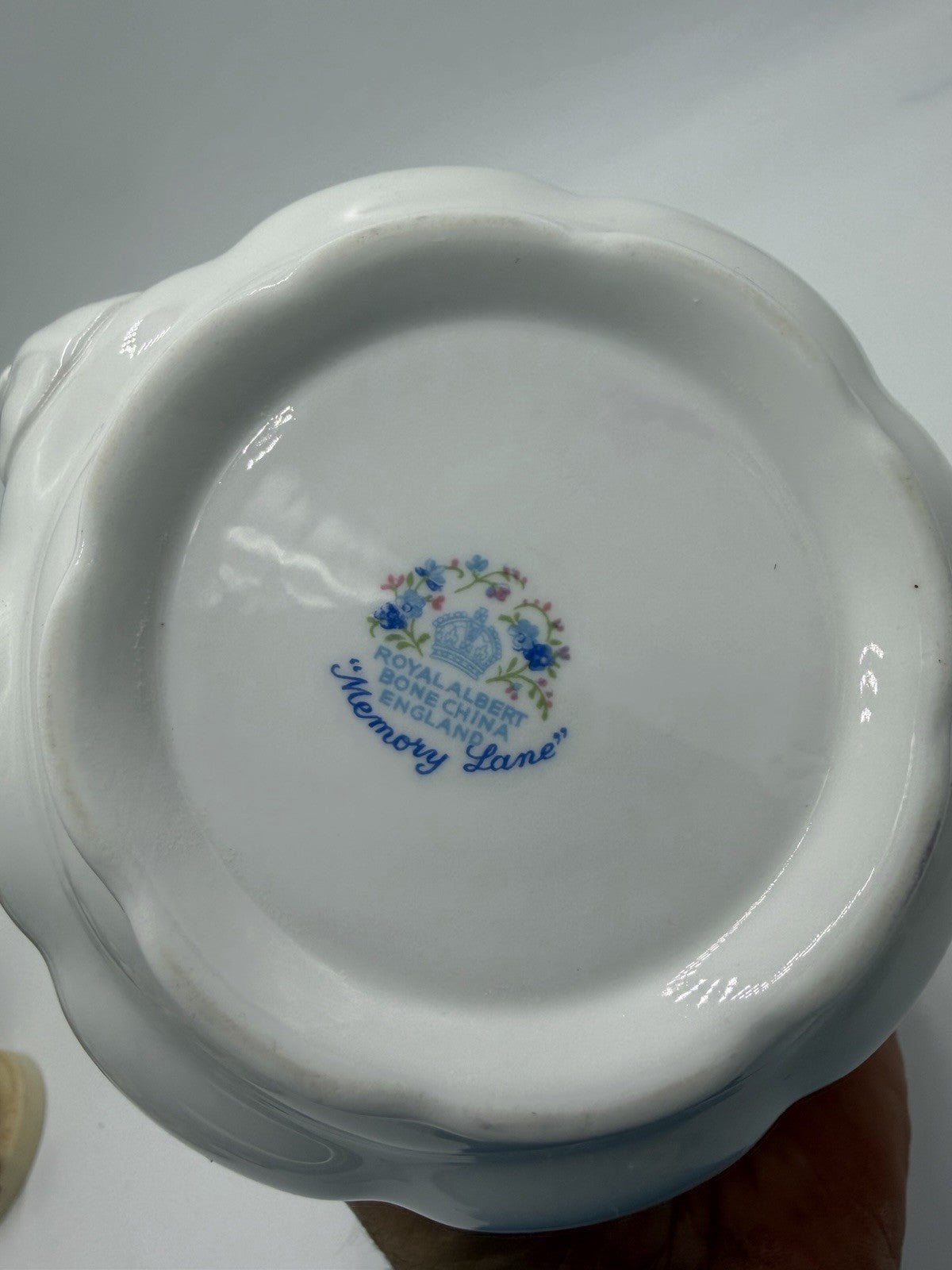 Royal Albert England Floral Memory Lane Bone China Teapot 6 Cup Vintage W/Lid