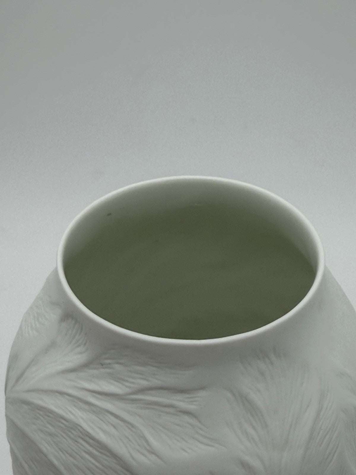 Hutschenreuther Porcelain Germany 1960 White Bisque Vase Feather Leaf embossed