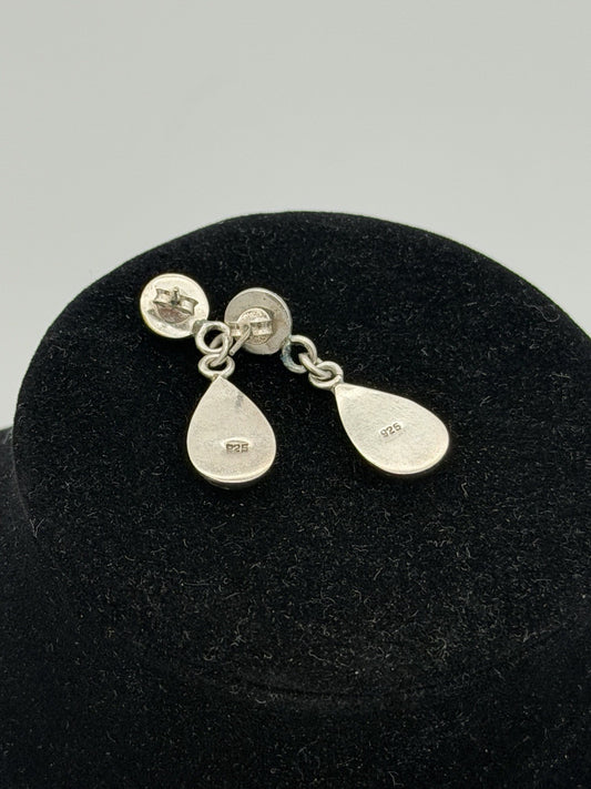sterling silver earrings teardrop-shaped green chalcedony /onyx cabochons