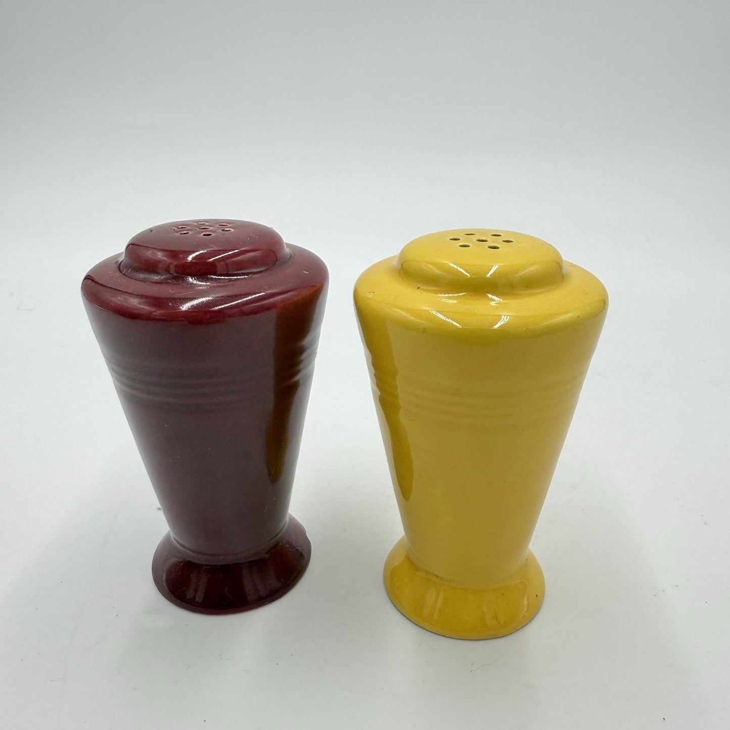 Homer Laughlin Early Vtg Harlequin Fiestaware Salt & Pepper Shakers Yellow Red