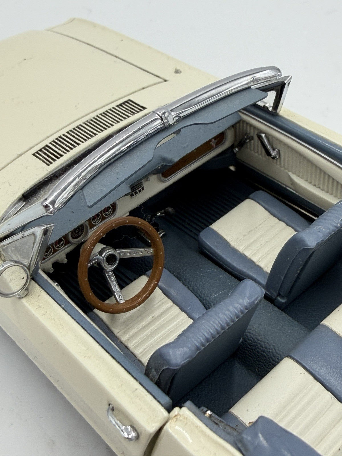 DANBURY MINT 1966 Ford Mustang Convertible 1/24 Diecast Metal Car  Beige