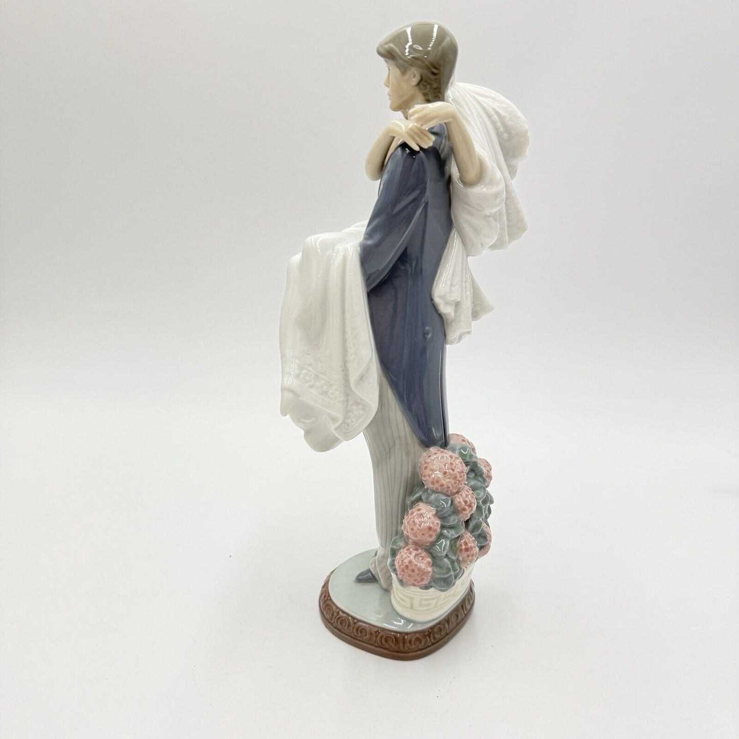 LLadro Spain Porcelain  Over the Threshold# 5282 Wedding Sculpture Groom Bride