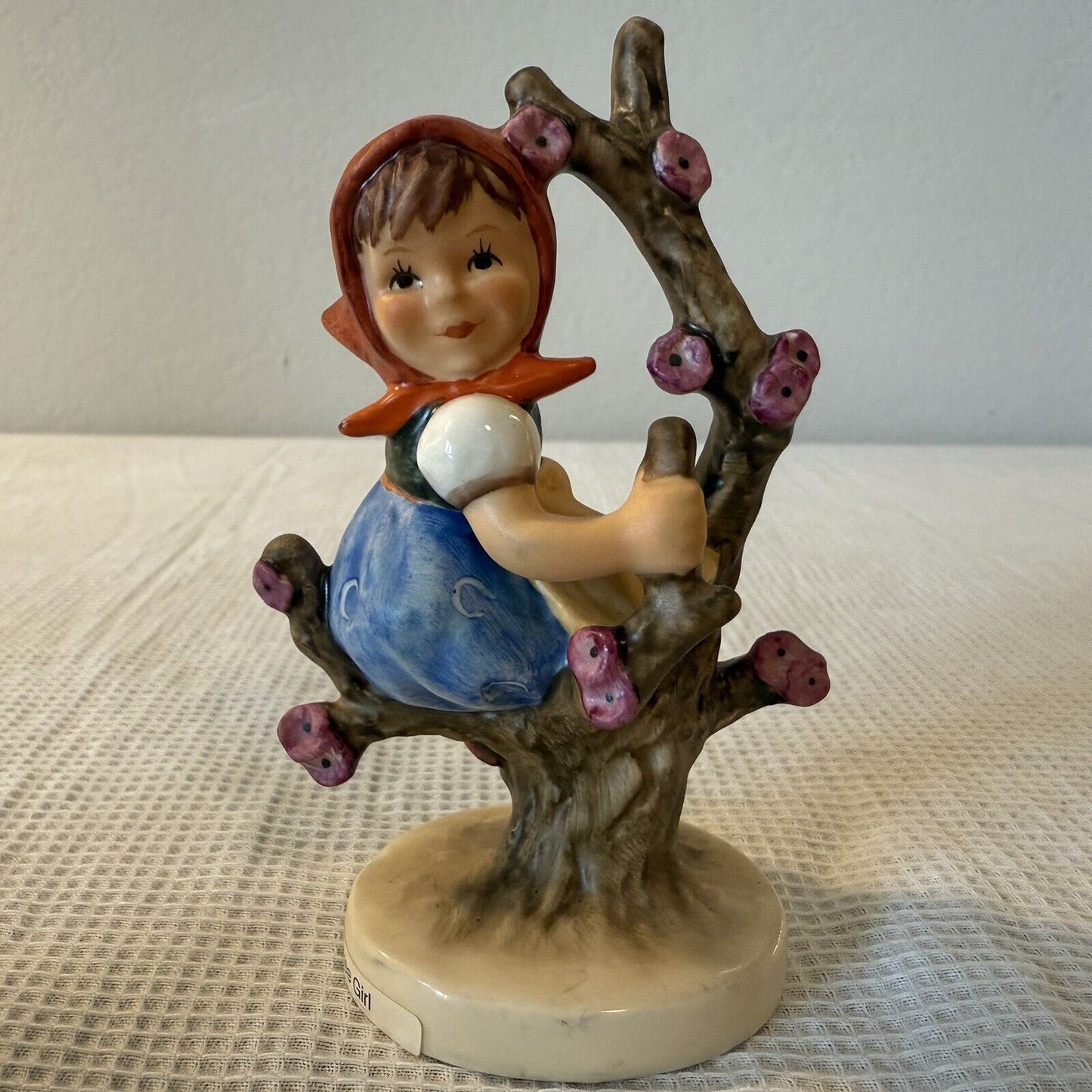 Goebel Hummel Figurine #141 3/0 Apple Tree Girl 4in Tall Germany Red Scarf