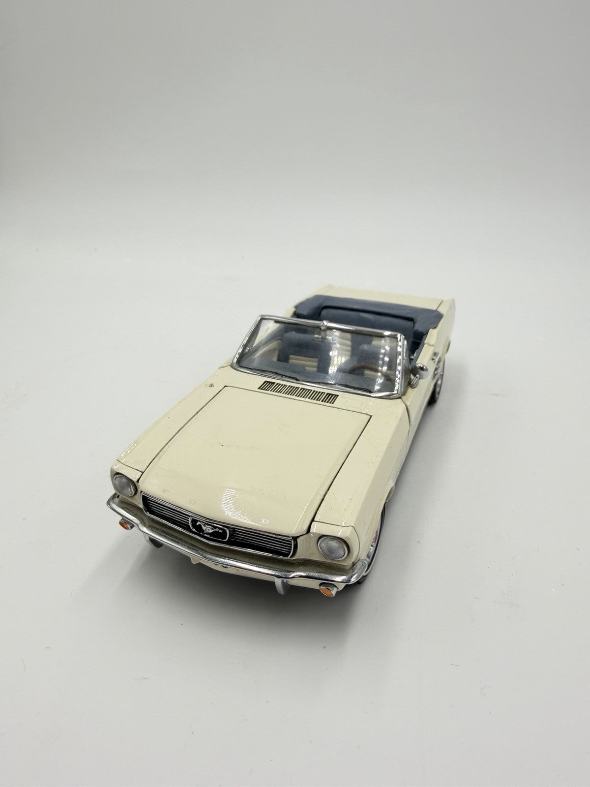 DANBURY MINT 1966 Ford Mustang Convertible 1/24 Diecast Metal Car  Beige