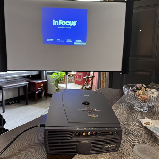 InFocus LP425Z Digital Video Projector Portable Carrying Case Working