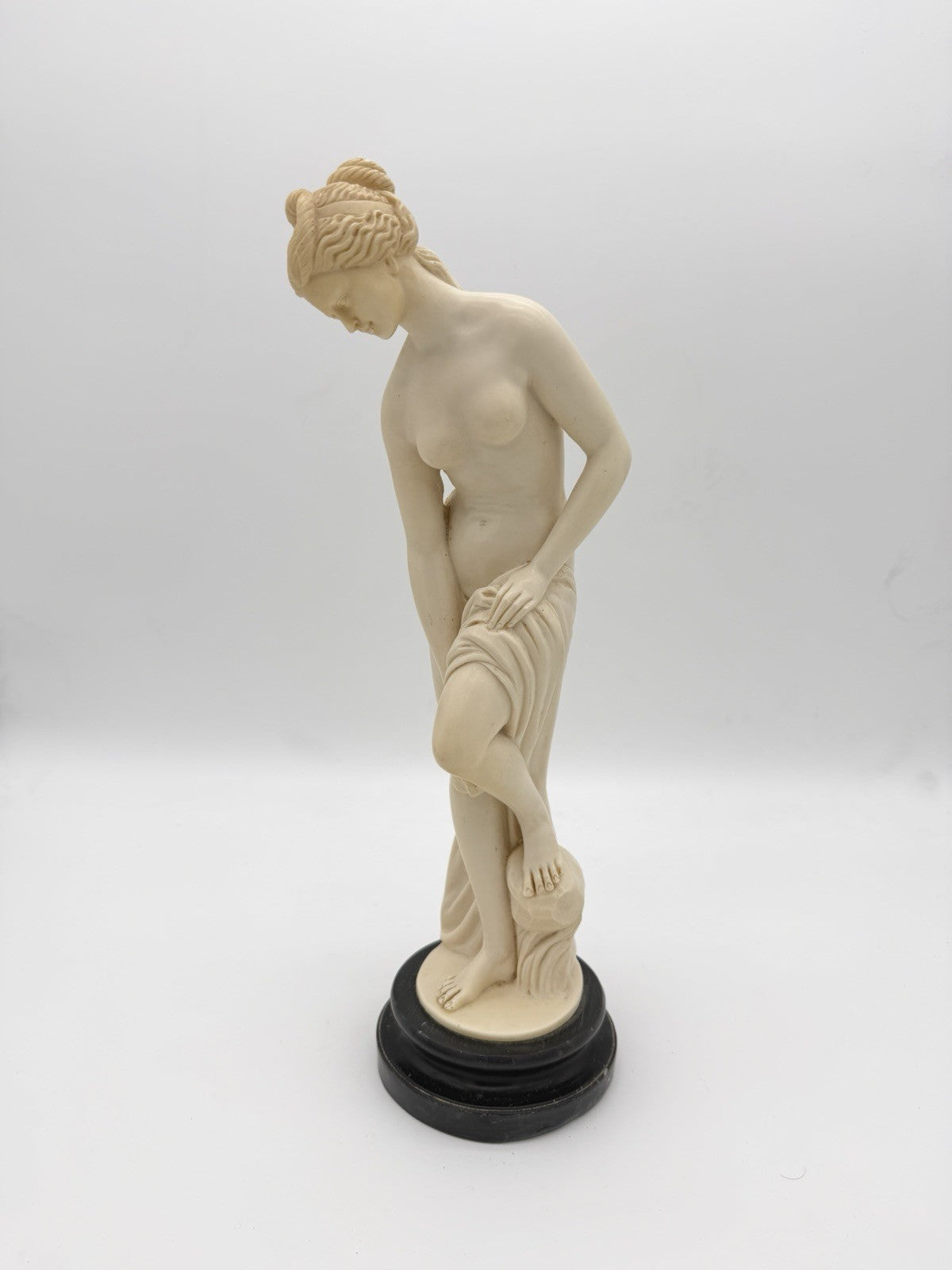 Vtg Santini Italy Venus Bathing Hand Carved Alabaster Marble 15”H Sculpture