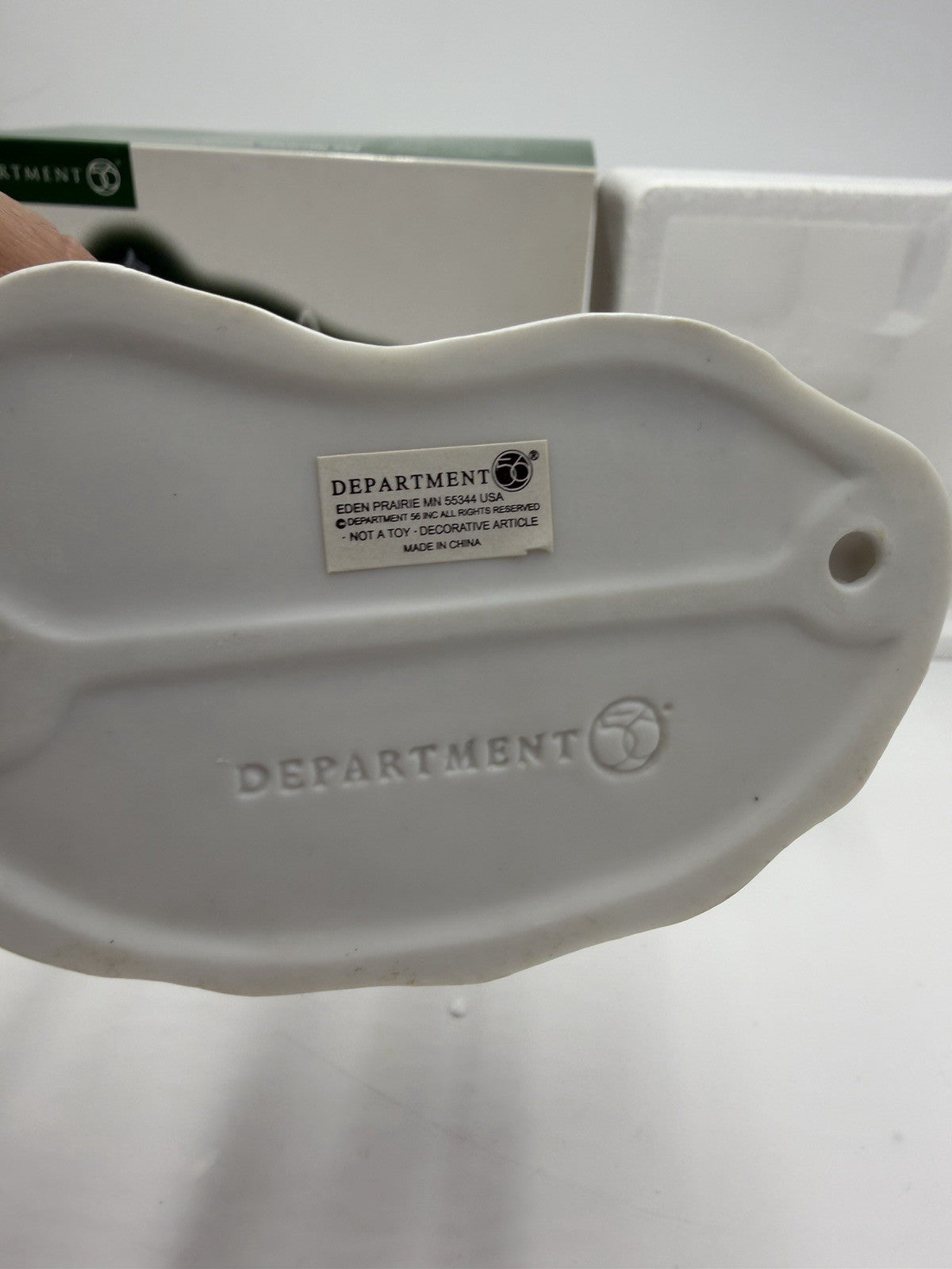 Department56 Cobbler's Corner Stand Dickens Village Christmas  W/Box 2 Figurines