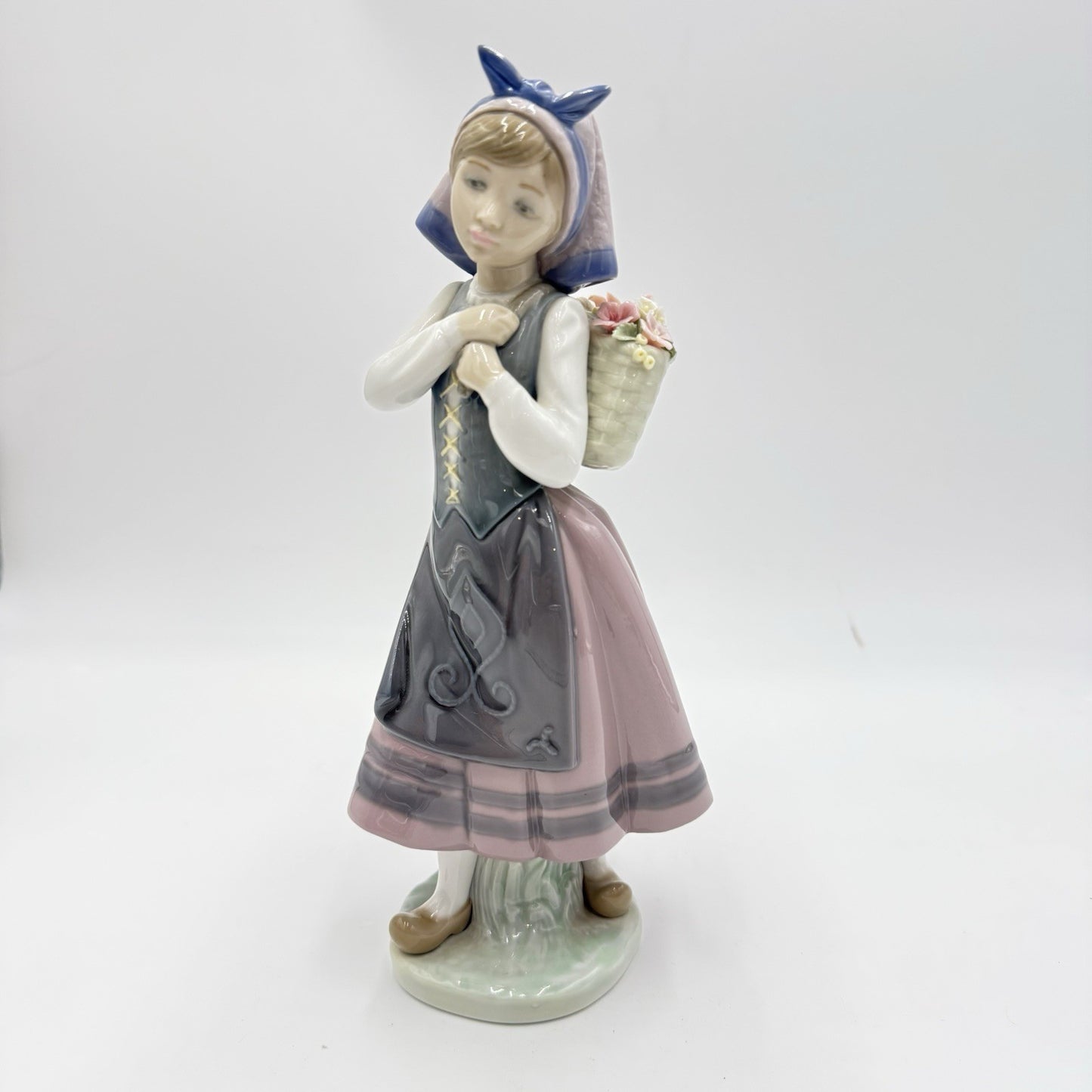 Lladro Spain Porcelain Nature's Bounty Girl w/ Flower Basket 1983 Figurine 10”