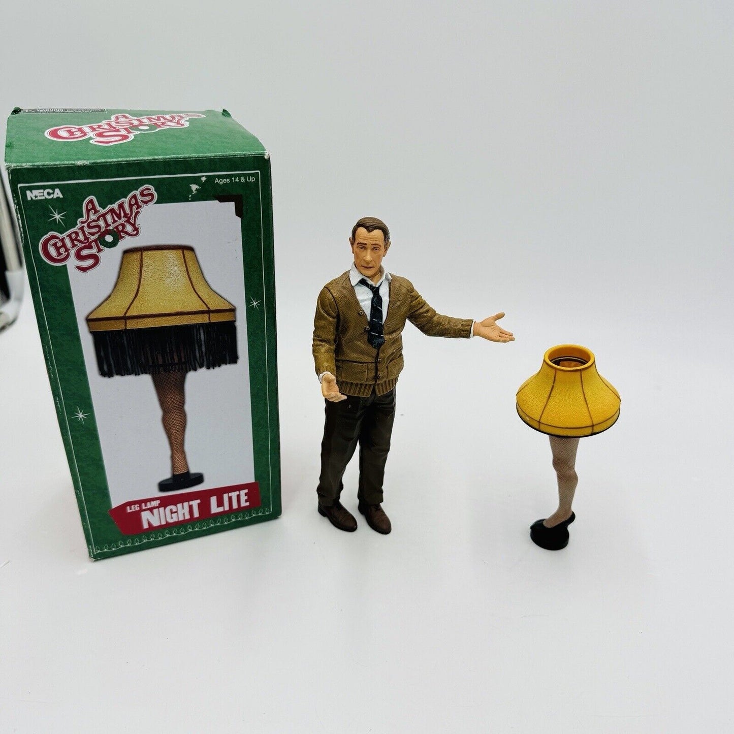 NECA A Christmas Story The Old Man Figure And Toy Leg Lamp 2008