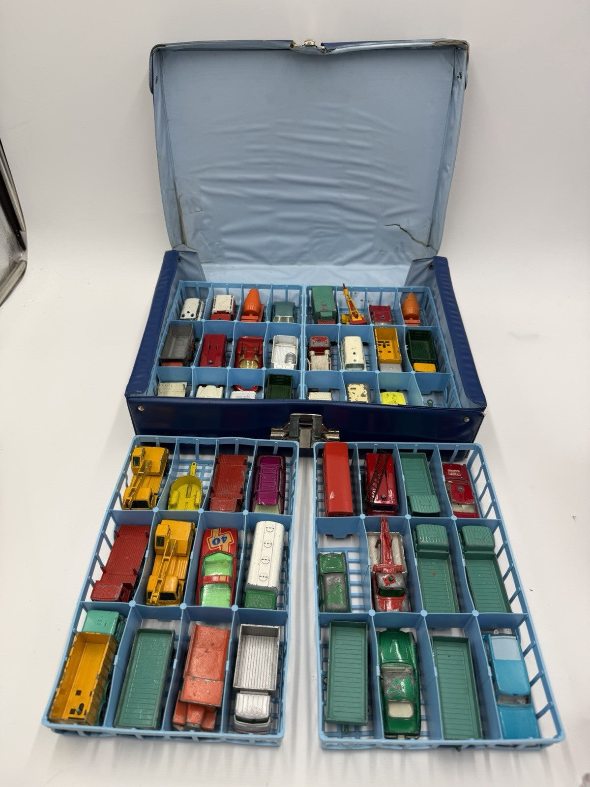 Vintage 1968 Official Lesney Matchbox Deluxe Collector Case Full Of Lesney Cars