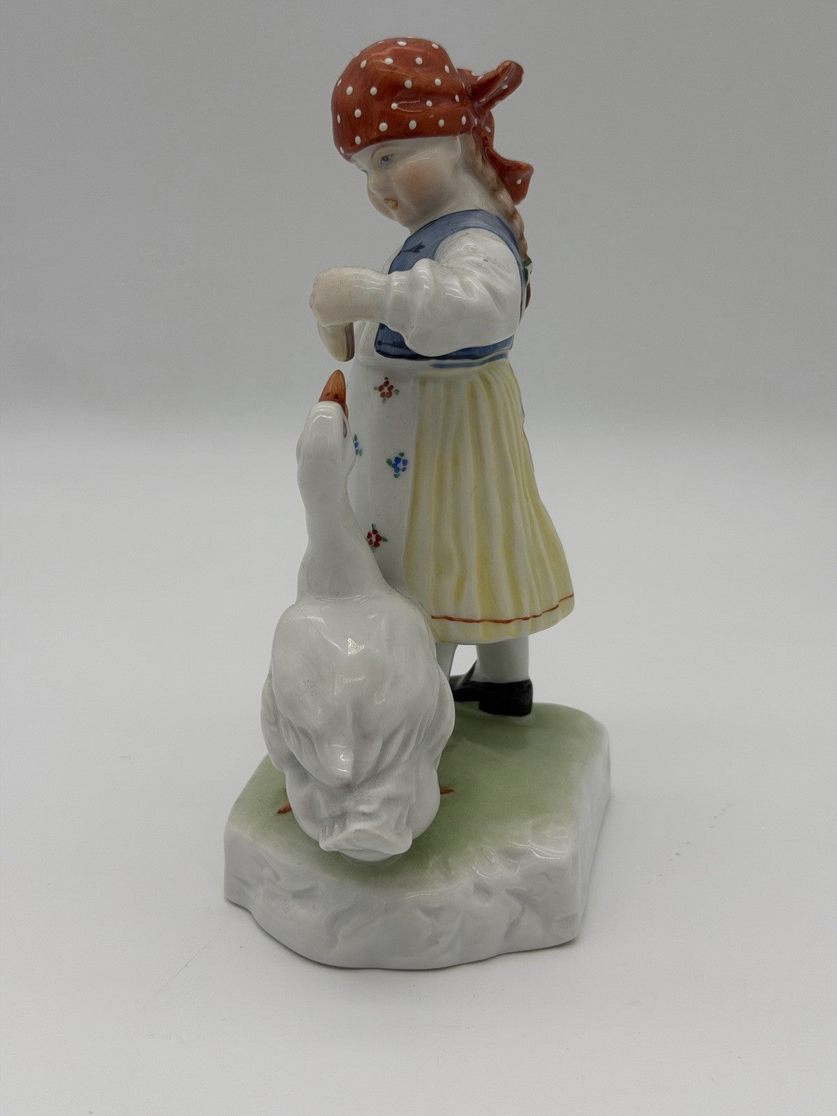Herend Hungary Girl Feed Goose Hand Painted Porcelain Figurine #5565 Vintage