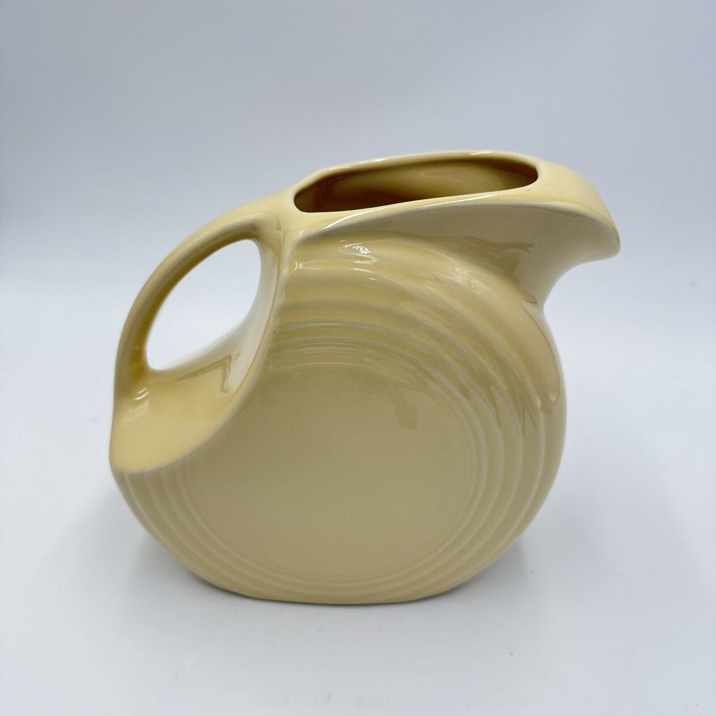 Fiestaware Vintage USA Disc Water Pitcher Original Ivory Fiesta Large 7”x8”