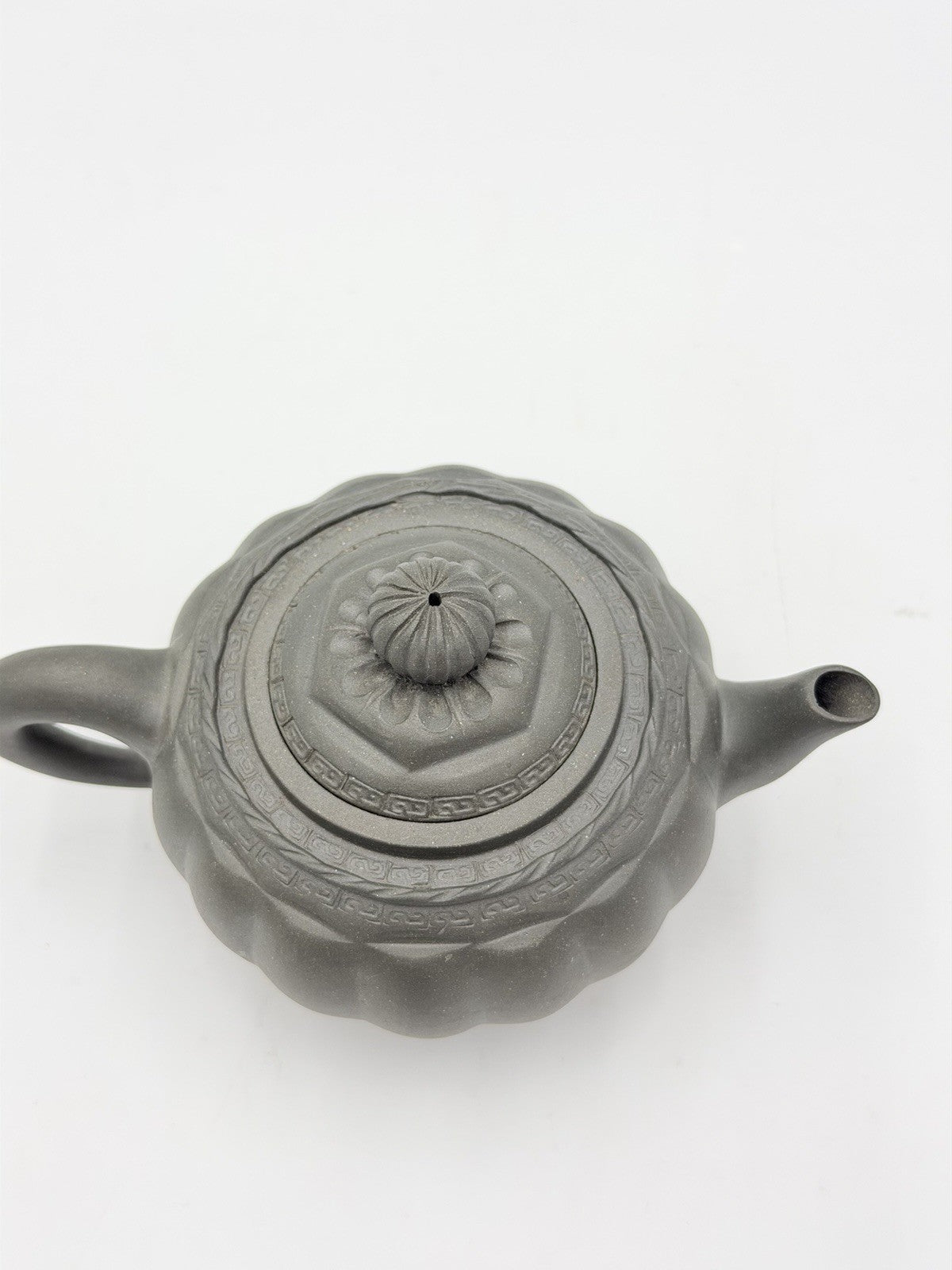 Chinese Yixing zisha clay teapot with ribbed pumpkin body & decorative lid Vtg