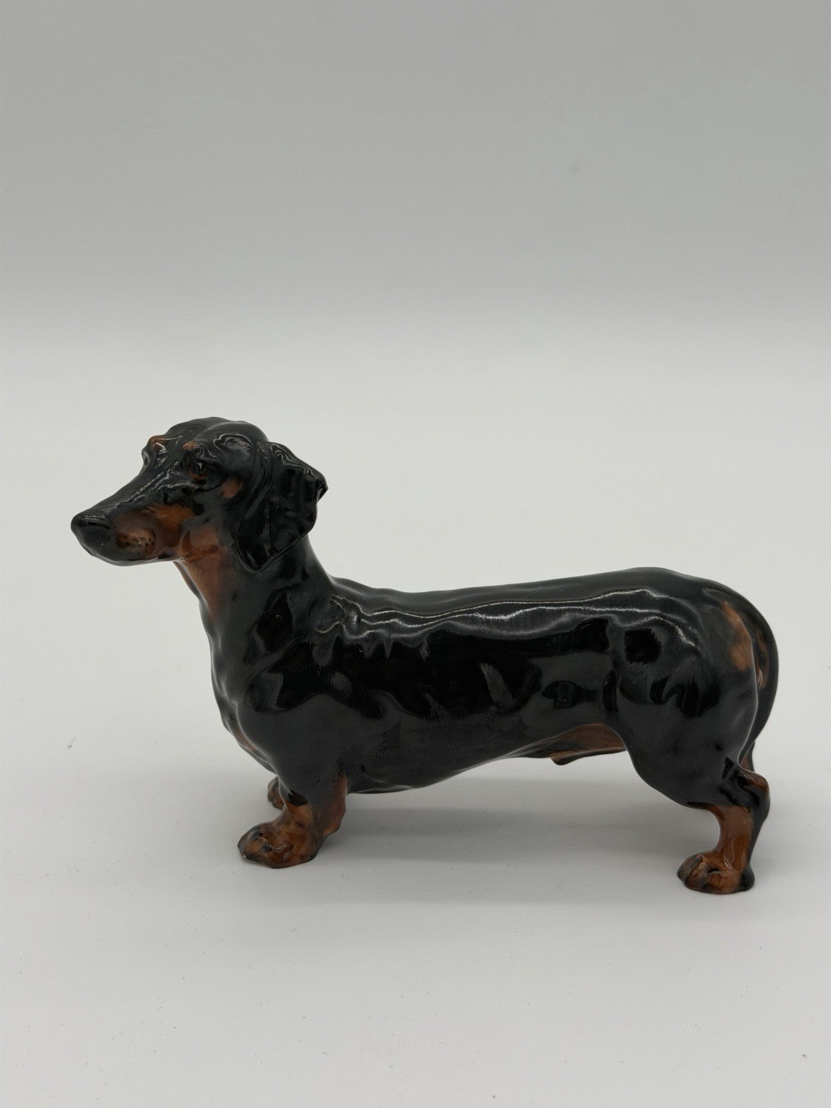 Royal Doulton England Porcelain HN1120 Dachshund Dog Figurine 4”x6” Mint