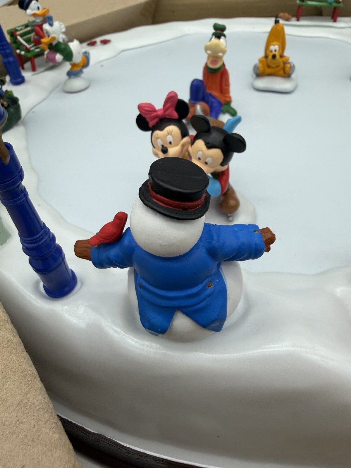 Mr Christmas 1996 Disney Mickeys Holiday Skaters Ice Skating Pond Rink Complete