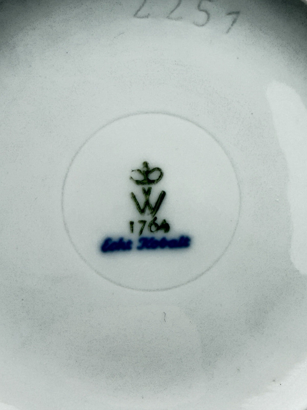 Wallendorf German Porcelain Blue White Floral #2251 Echt Kobalt 8.5” Vase Vtg