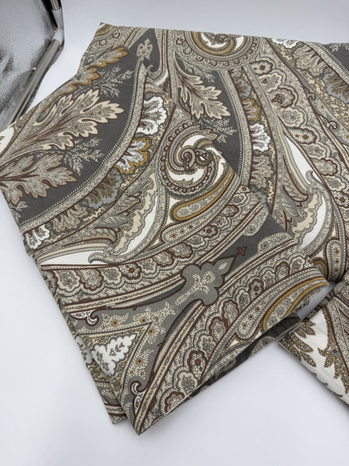 Pottery Barn Anton Paisley Medallon Floral Gray Queen Size 2 Standard Chams