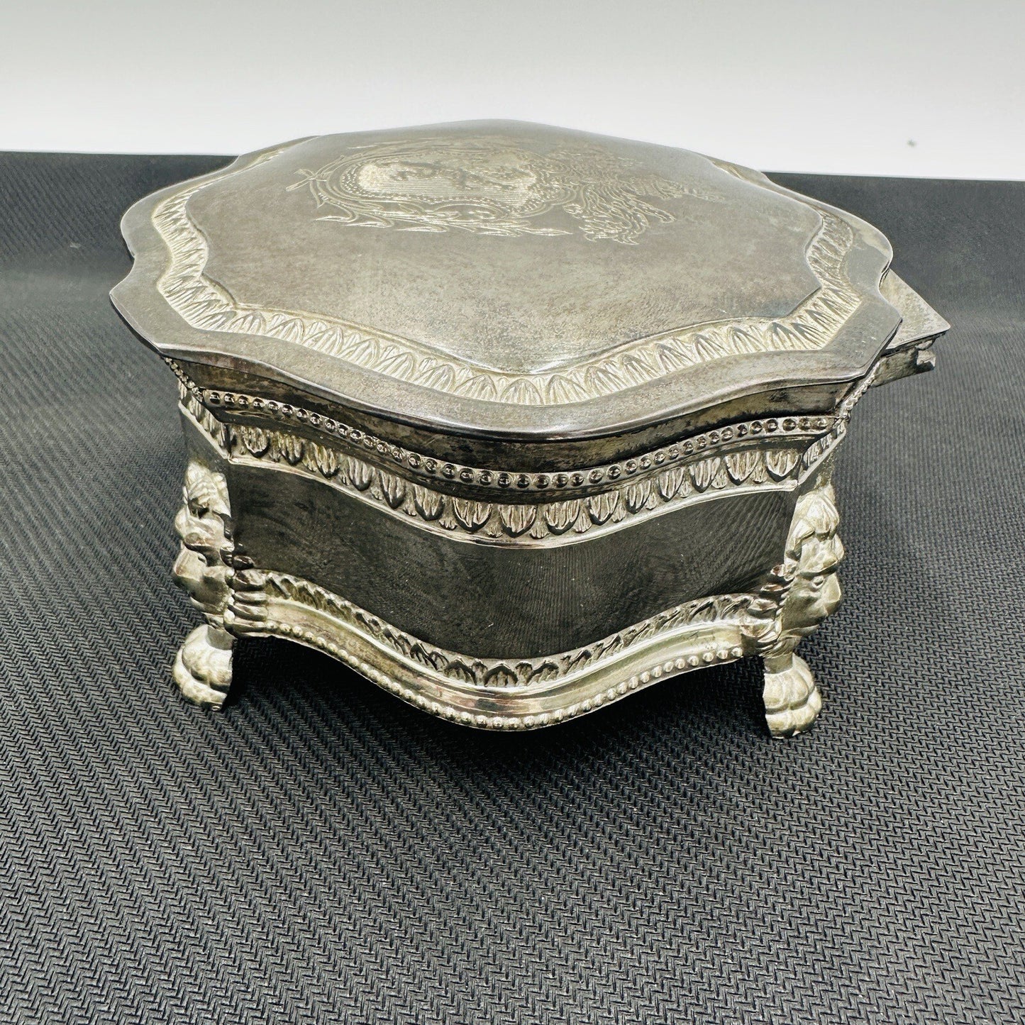 MCM Vintage Dieu Et Mon Droit British Royal Crest Silver Plate Jewelry Box