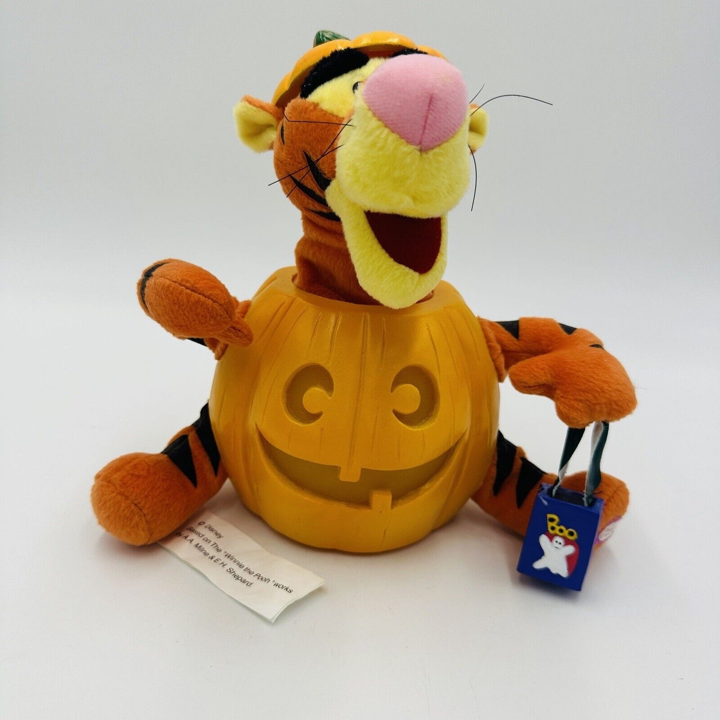 Disney’s Gemmy Tigger in Halloween Pumpkin Animated Sings Moves 9in VTG Works