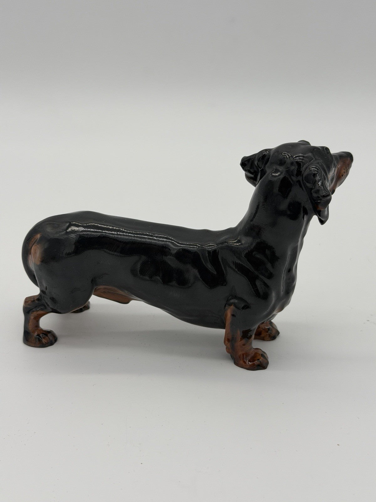 Royal Doulton England Porcelain HN1120 Dachshund Dog Figurine 4”x6” Mint