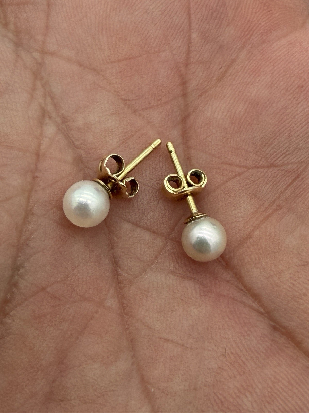 18k Yellow Gold Akoya White Pearl Round Stud Earrings 0.9g Vintage Pair