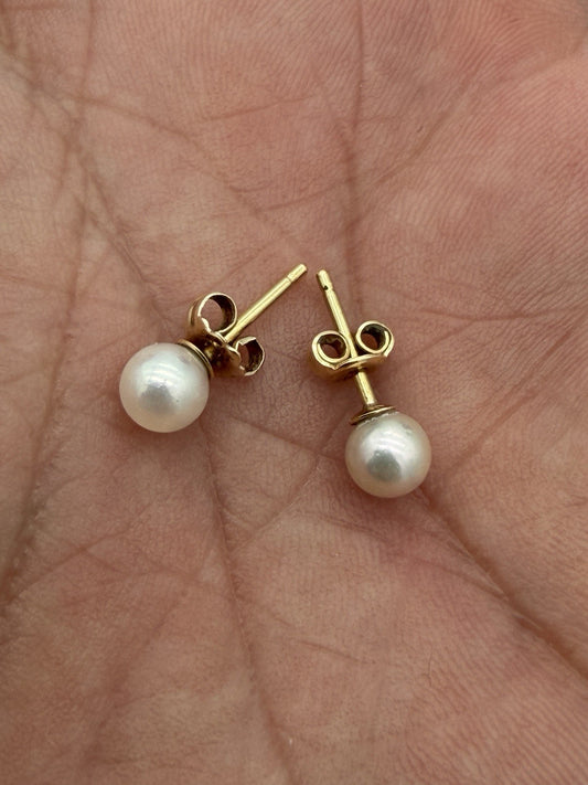 18k Yellow Gold Akoya White Pearl Round Stud Earrings 0.9g Vintage Pair
