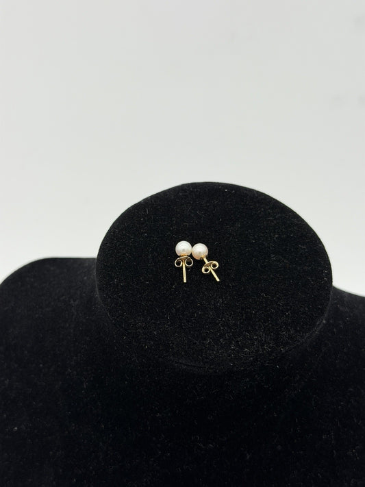 18k Yellow Gold Akoya White Pearl Round Stud Earrings 0.9g Vintage Pair