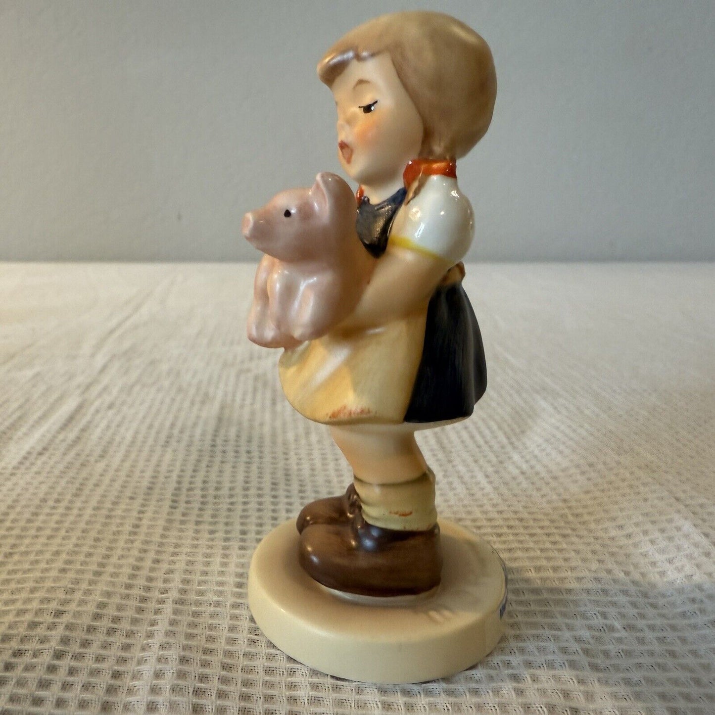 Goebel Hummel PIGTAILS 3.5" Figurine #2052 Membership Year 1999/2000 Germany