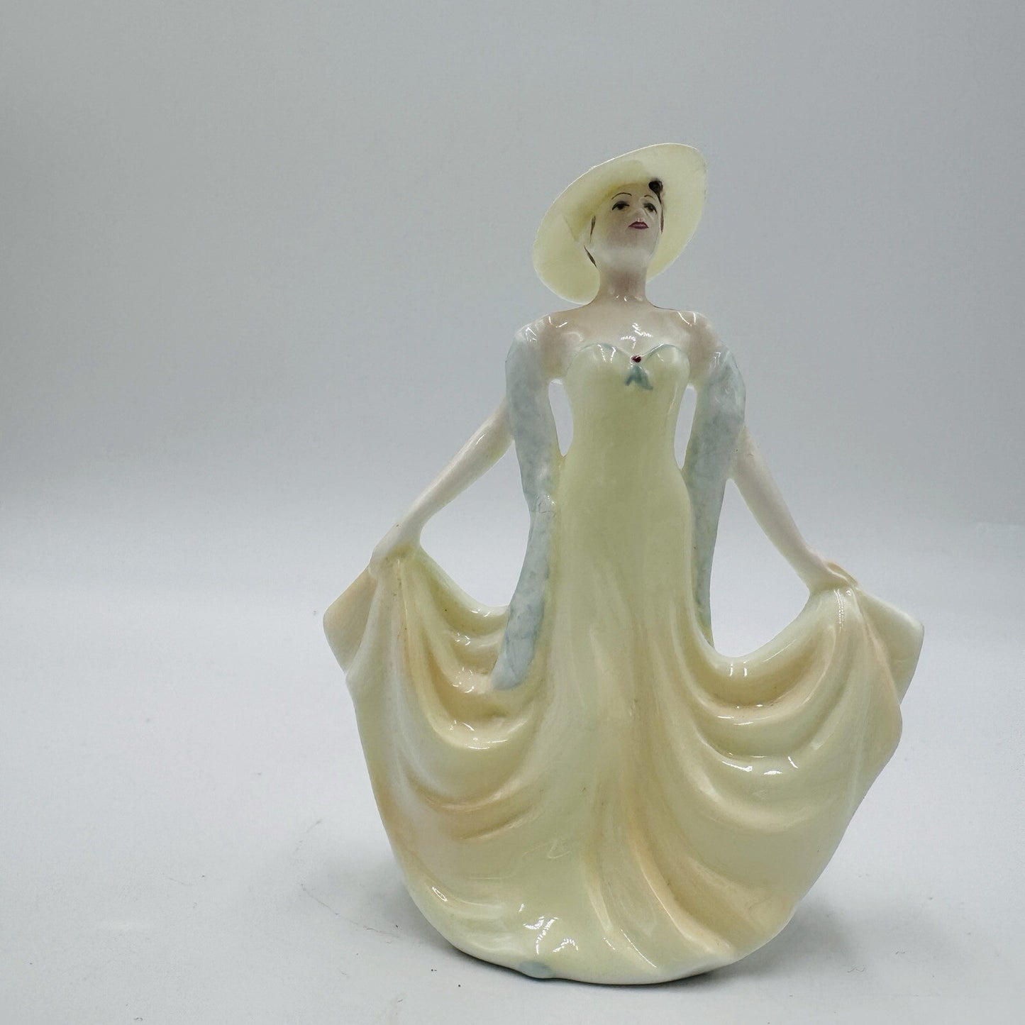 Coalport Porcelain England Heart To Heart Encore Fashion Lady Figurine 5in