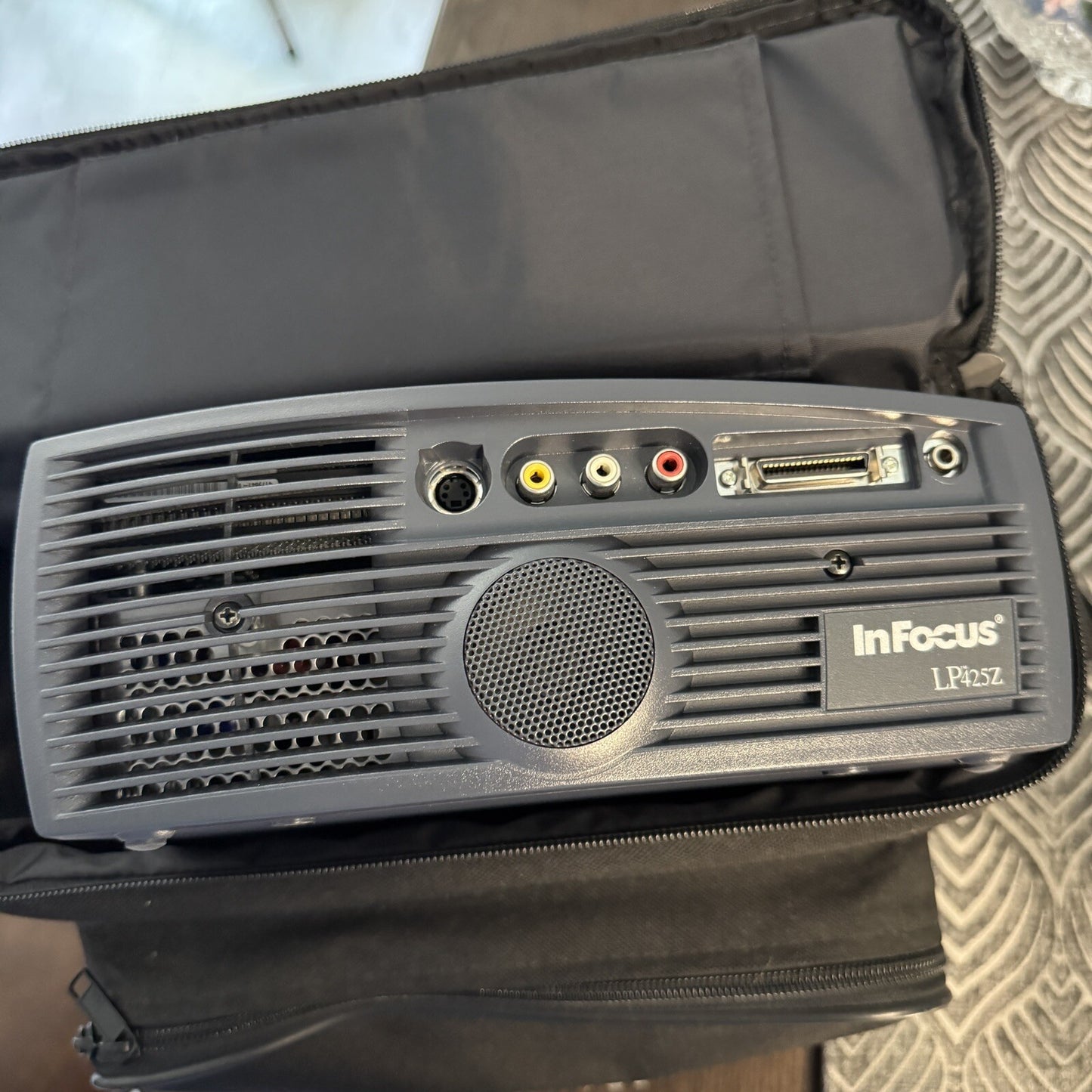 InFocus LP425Z Digital Video Projector Portable Carrying Case Working