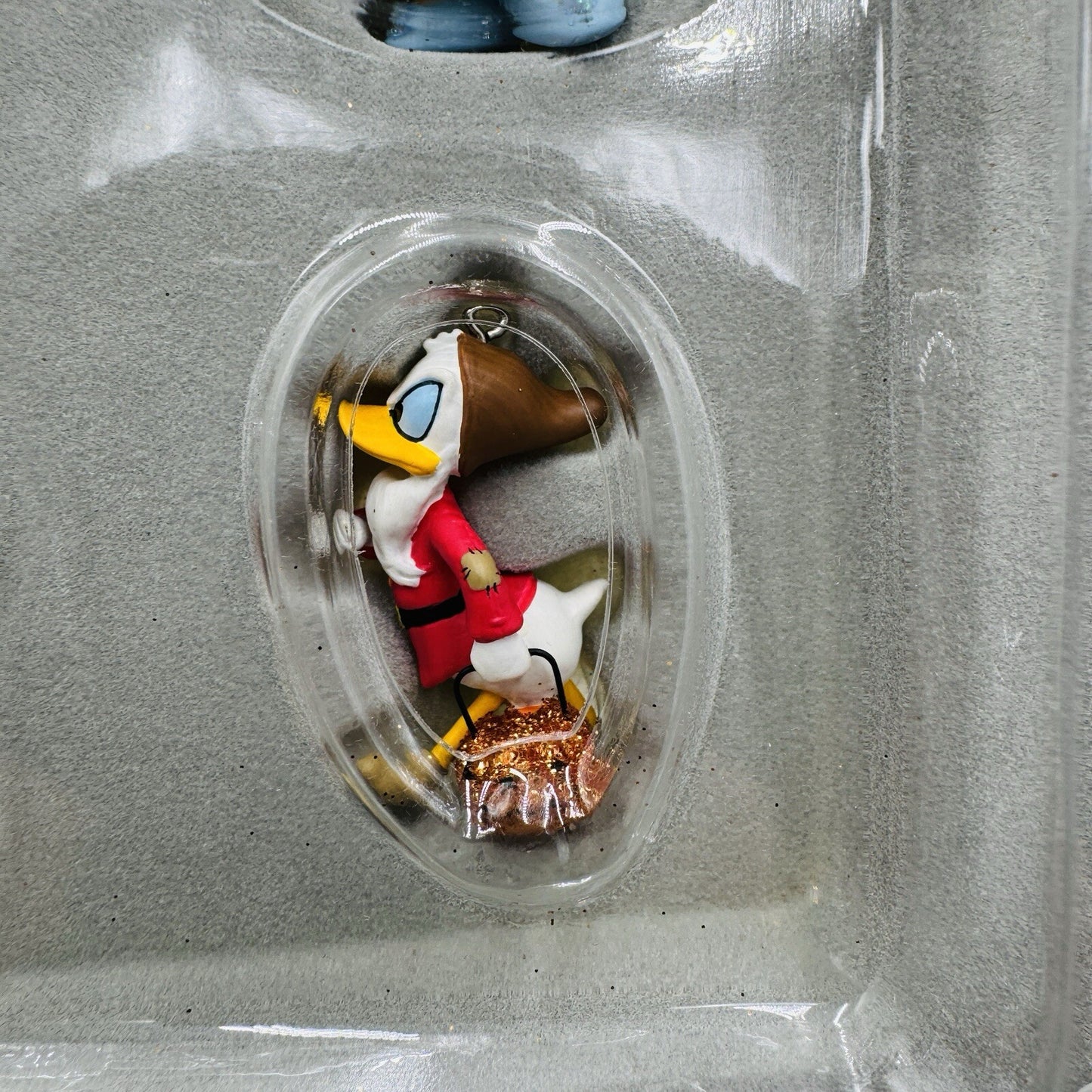 Hallmark Keepsake Artist Tom Best Halloween Ornament Stand Disney Famous Faces