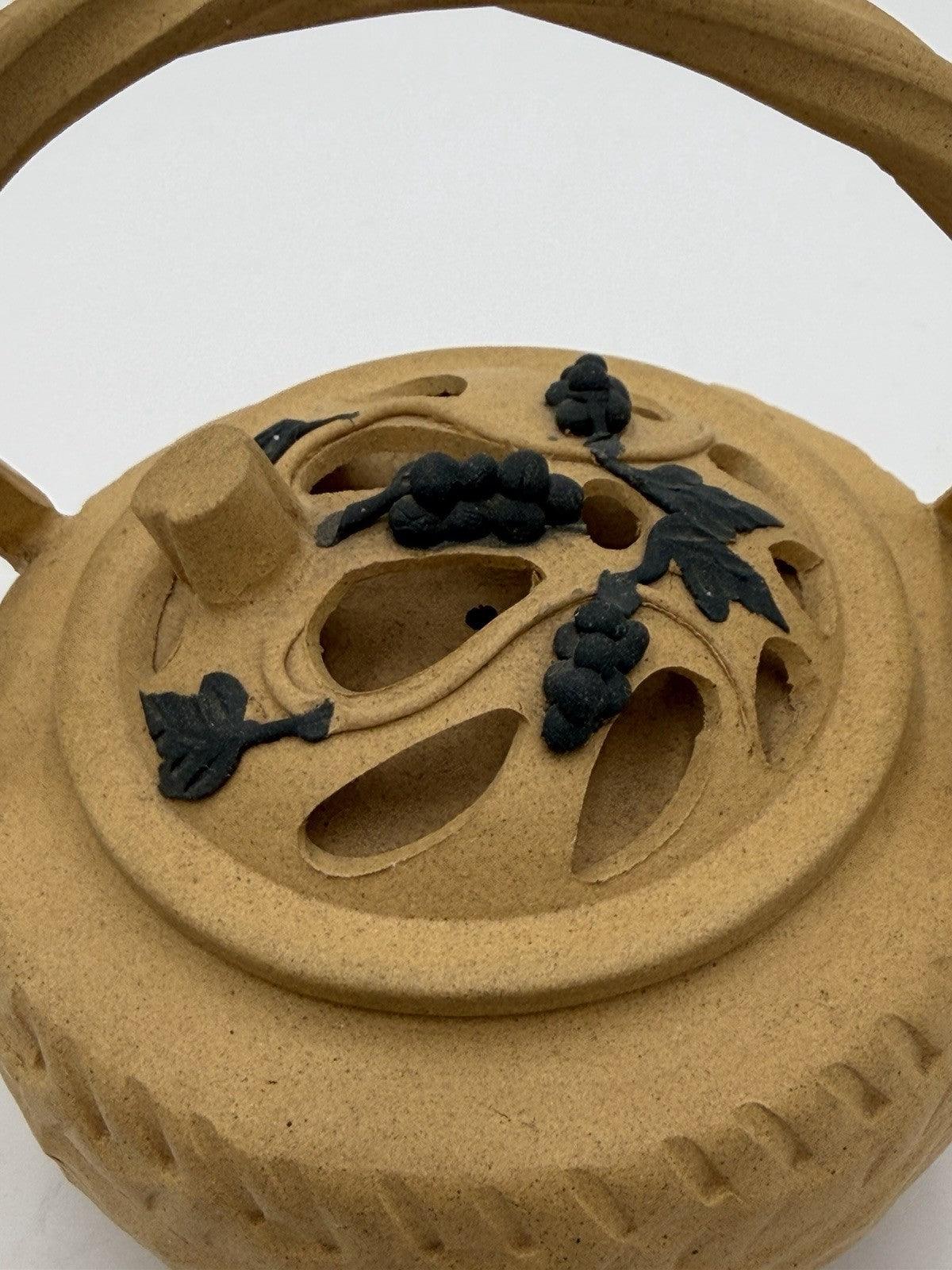 Chinese Yixing zisha clay teapot basket weave Yellow Applied Grapes Design