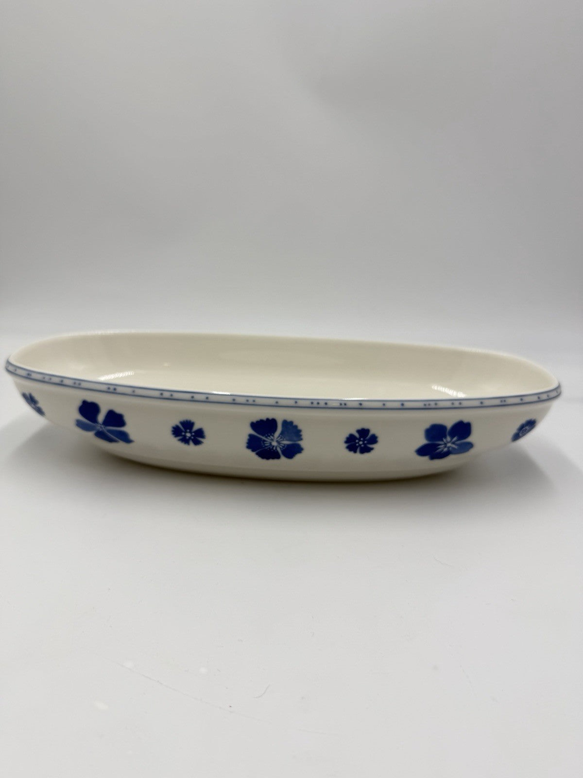 Villeroy & Boch Farmhouse Touch Blue Flowers 12.5 Inch Oval Baker RARE #1748