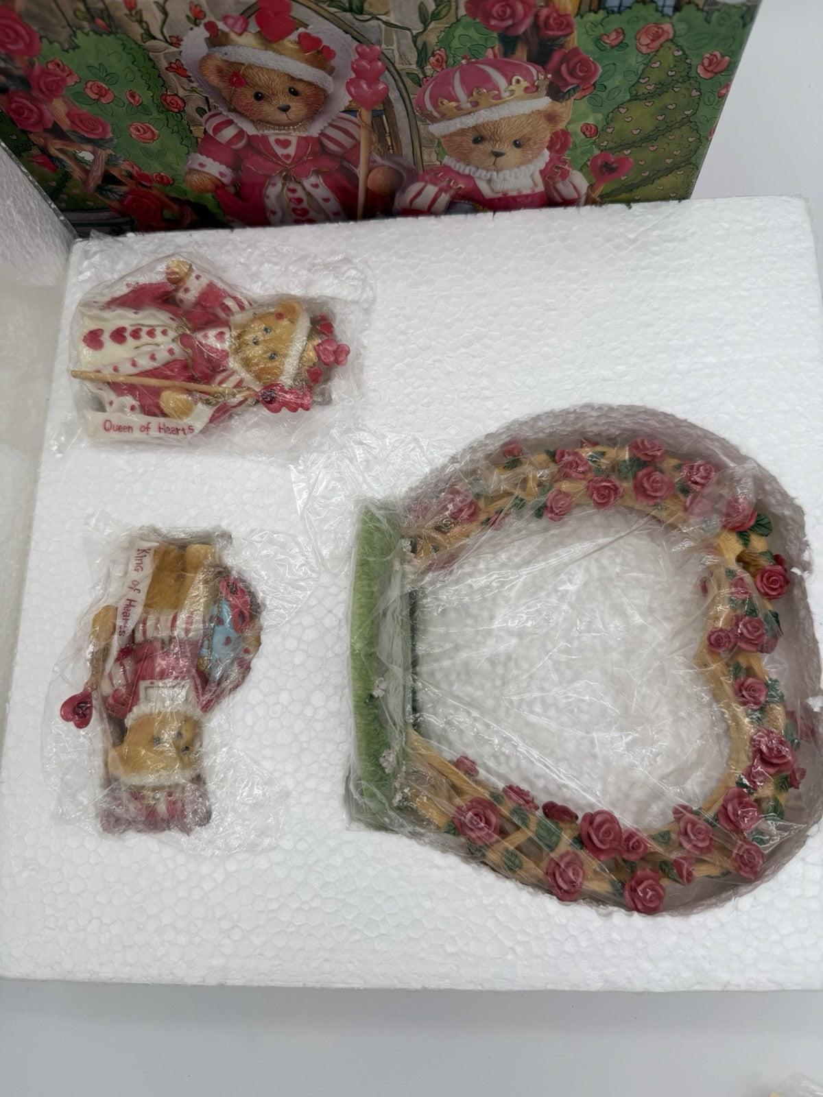 Cherished Teddies King & Queen of Hearts Trellis Display Resin Bear Figurine NIB