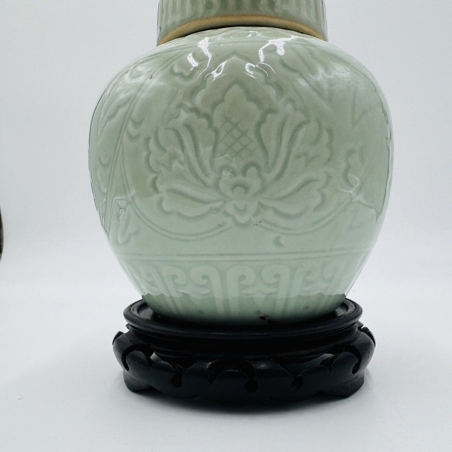 Qing Dynasty Chinese Celadon marked Qing Glazed Jar with Lid Ancient Pottery