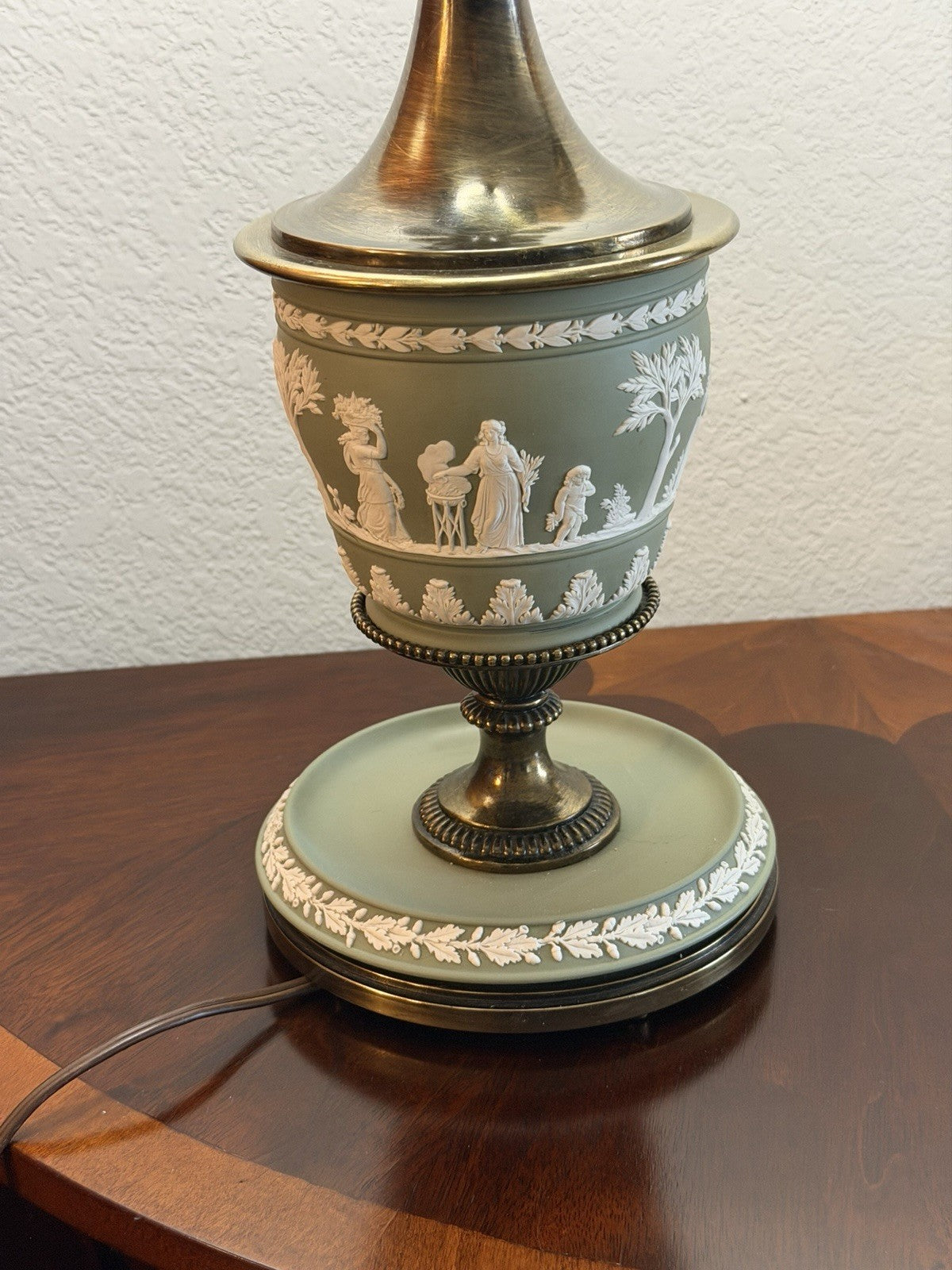 Wedgwood jasperware green TORCHIERE Table Lamp 1959 Vintage 27”H England